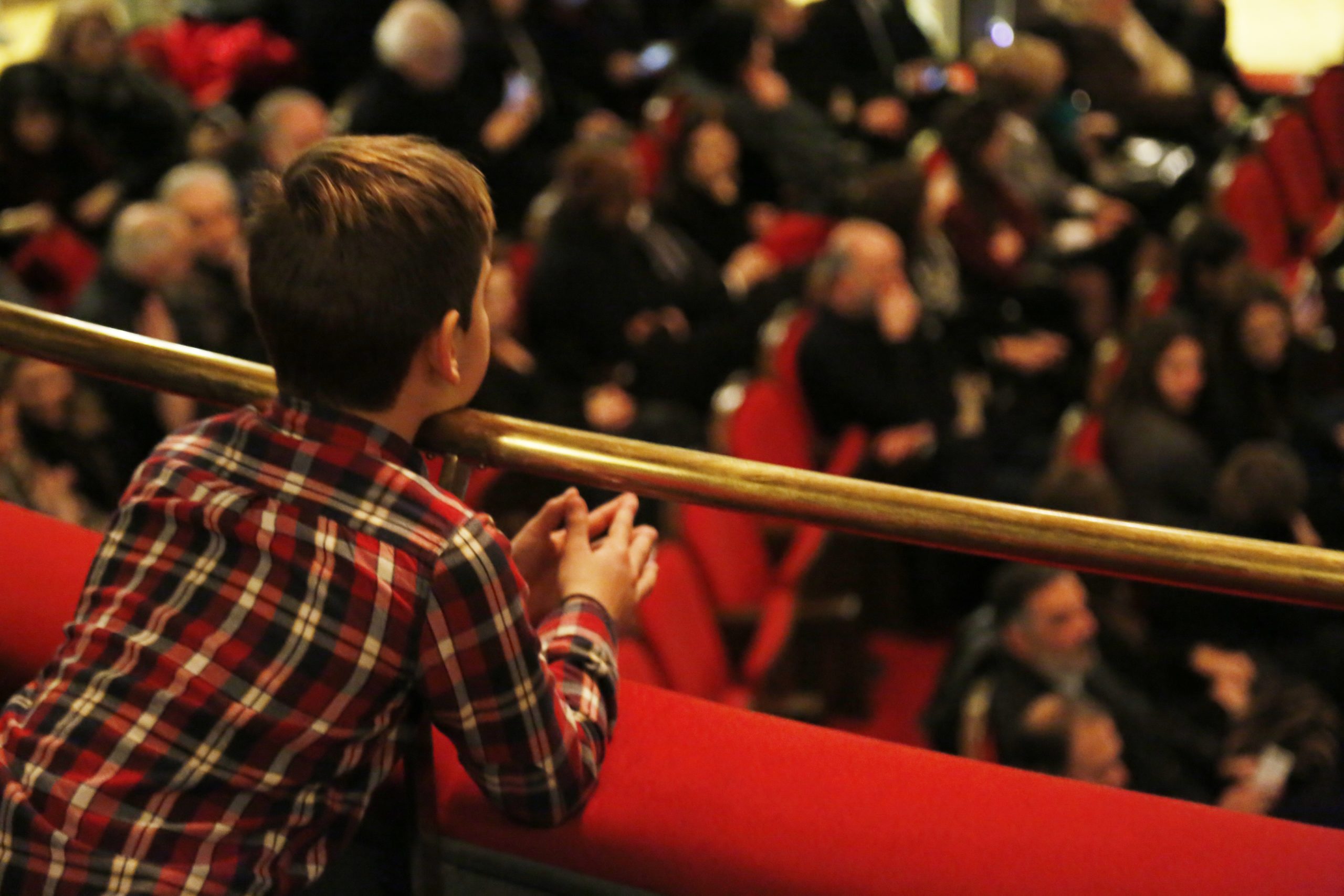 ÁÈÇÍÁ-ÅêäÞëùóç óôï Åèíéêü ÈÝáôñï ãéá ôç æùÞ êáé ôï Ýñãï ôïõ Íßêïõ Êïýñêïõëïõ.(Eurokinissi-ÓÔÅËÉÏÓ ÌÉÓÉÍÁÓ)