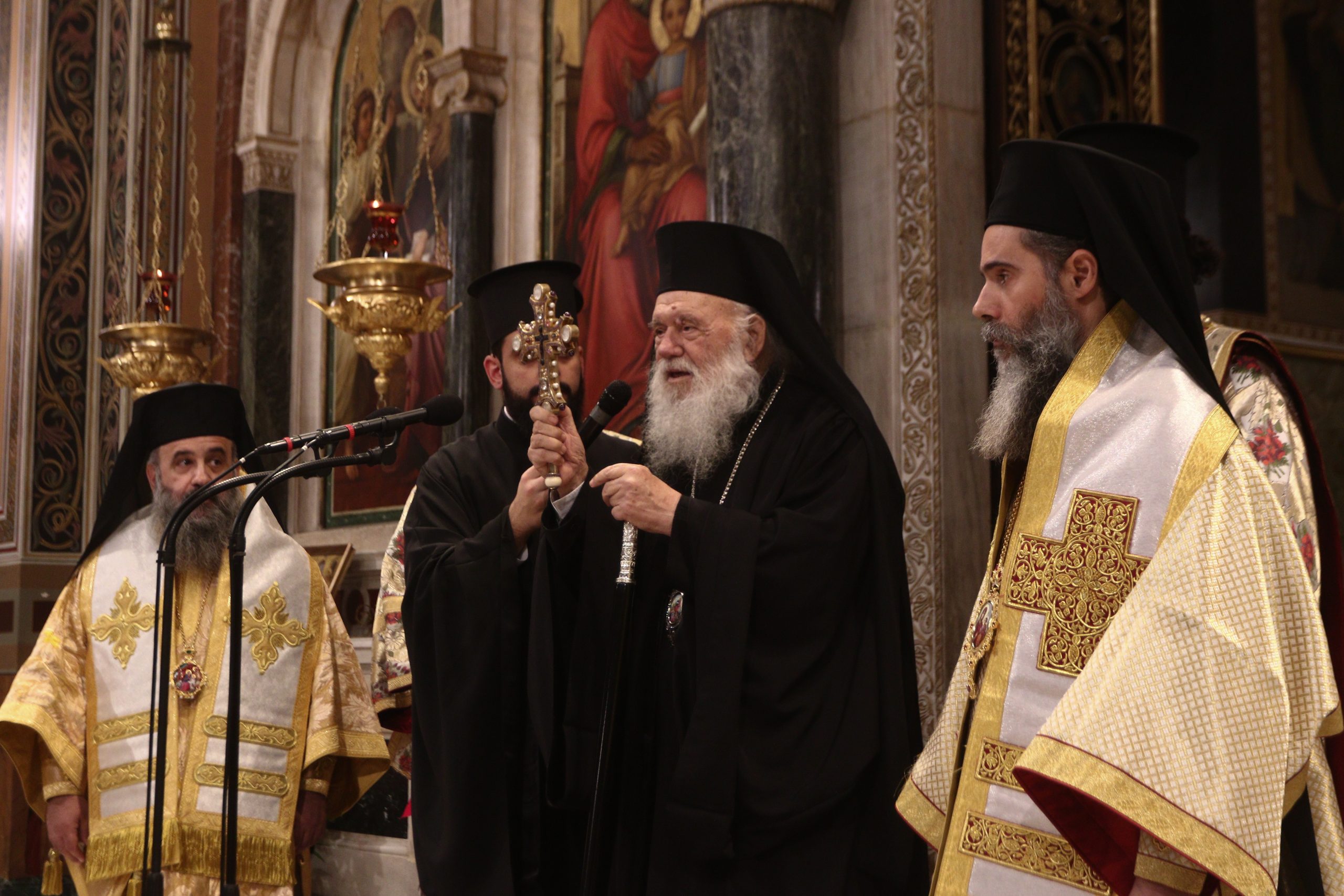 Η ΧΡΙΣΤΟΥΓΕΝΝΙΑΤΙΚΗ ΘΕΙΑ ΛΕΙΤΟΥΡΓΙΑ ΣΤΗΝ ΜΗΤΡΟΠΟΛΗ ΑΘΗΝΩΝ (ΧΡΗΣΤΟΣ ΜΠΟΝΗΣ//ΑΡΧΙΕΠΙΣΚΟΠΗ ΑΘΗΝΩΝ)