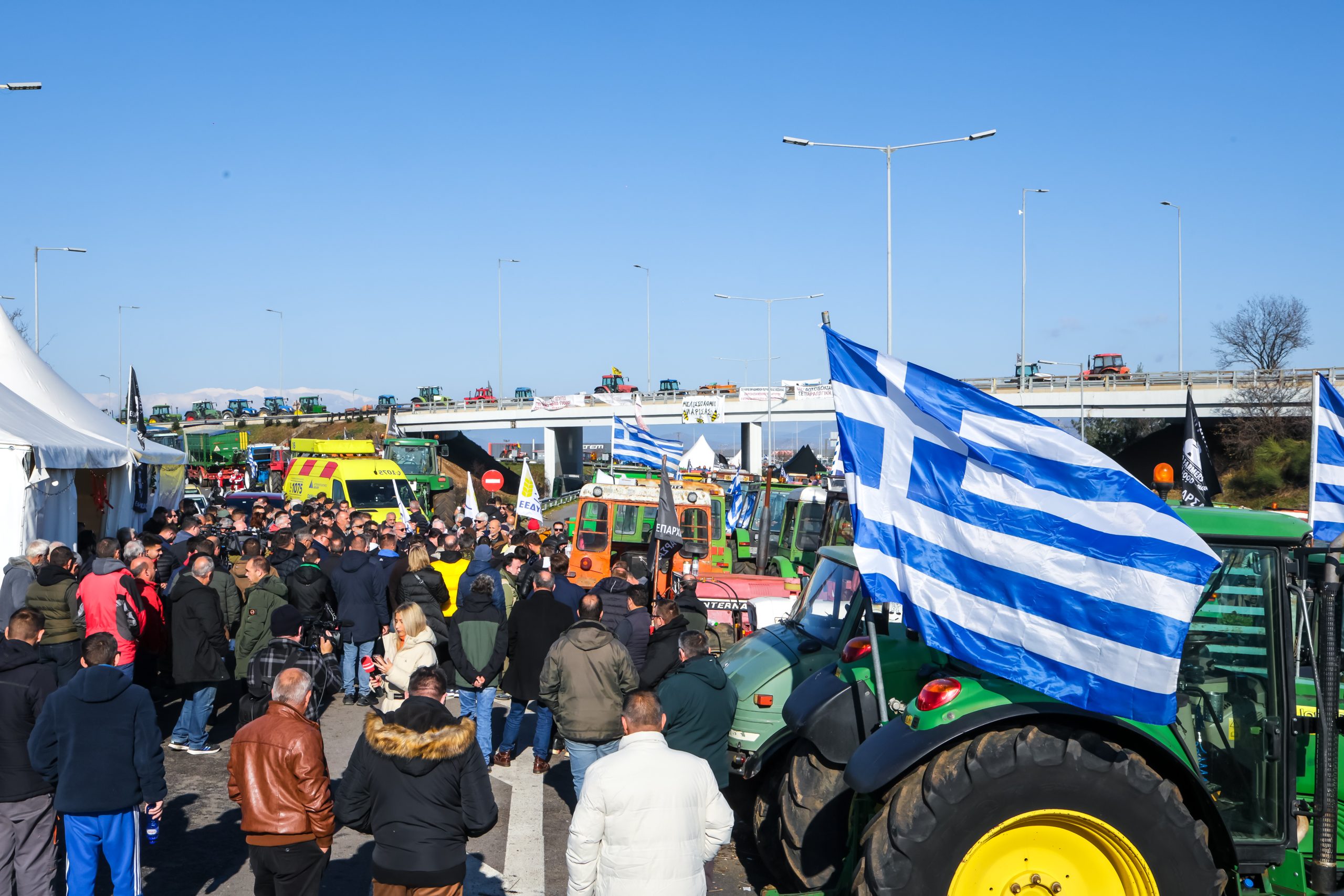 ΣΥΝEΛΕΥΣΗ ΤΩΝ ΑΓΡΟΤΩΝ ΣΤΟ ΜΠΛΟΚΟ ΤΗΣ ΝΙΚΑΙΑΣ ΣΤΗ ΛΑΡΙΣΑ  (EUROKINISSI)