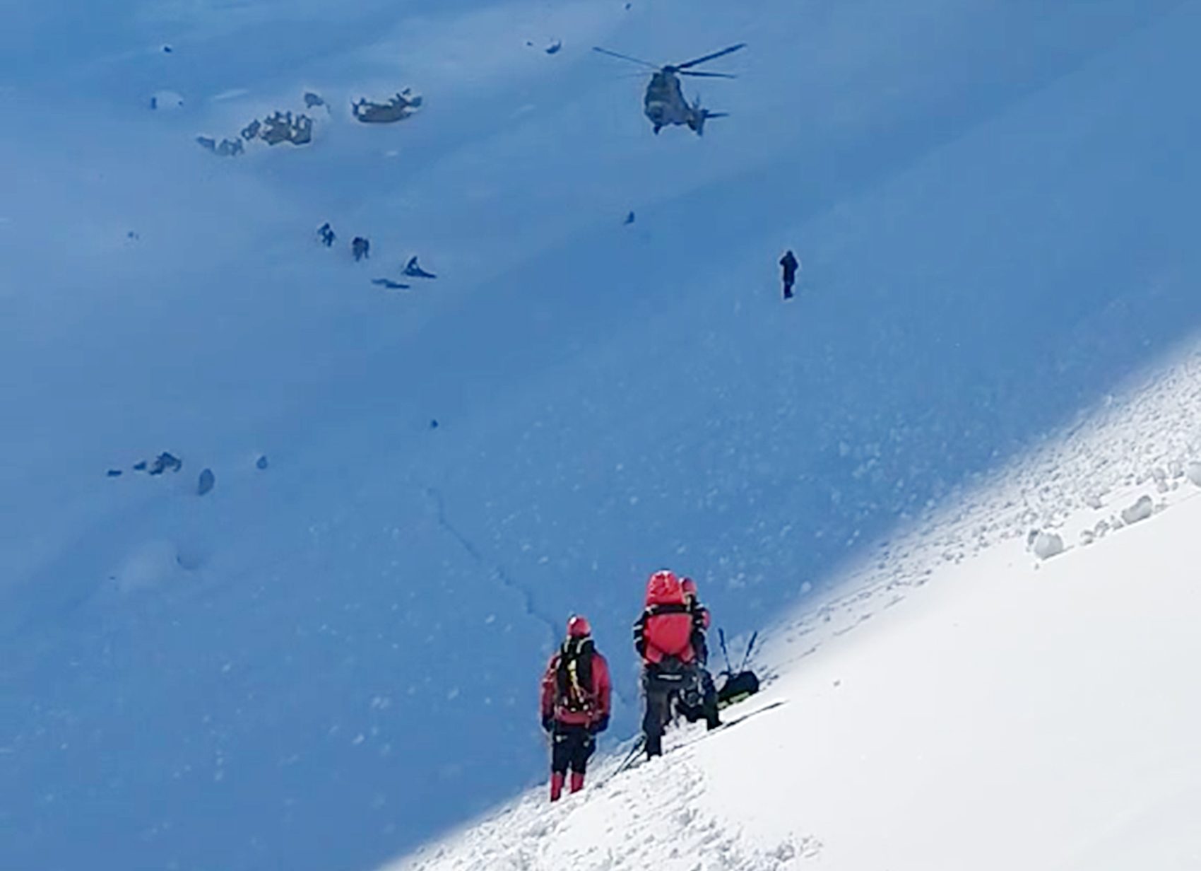 ΒΙΝΤΕΟ ΑΠΟ ΤΗΝ ΕΠΙΧΕΙΡΗΣΗ ΣΤΑ ΒΟΥΡΔΟΥΣΙΑ ΟΡΗ ΓΙΑ ΤΗΝ ΑΝΑΣΥΡΣΗ ΚΑΙ ΜΕΤΑΦΟΡΑ ΤΩΝ ΣΟΡΩΝ ΤΩΝ ΟΡΕΙΒΑΤΩΝ ΜΕ ΕΛΙΚΟΠΤΕΡΟ  (ΠΥΡΟΣΒΕΣΤΙΚΟ ΣΩΜΑ ΤΜΗΜΑ ΤΥΠΟΥ ΚΑΙ ΕΠΙΚΟΙΝΩΝΙΑΣ / EUROKINISSI)