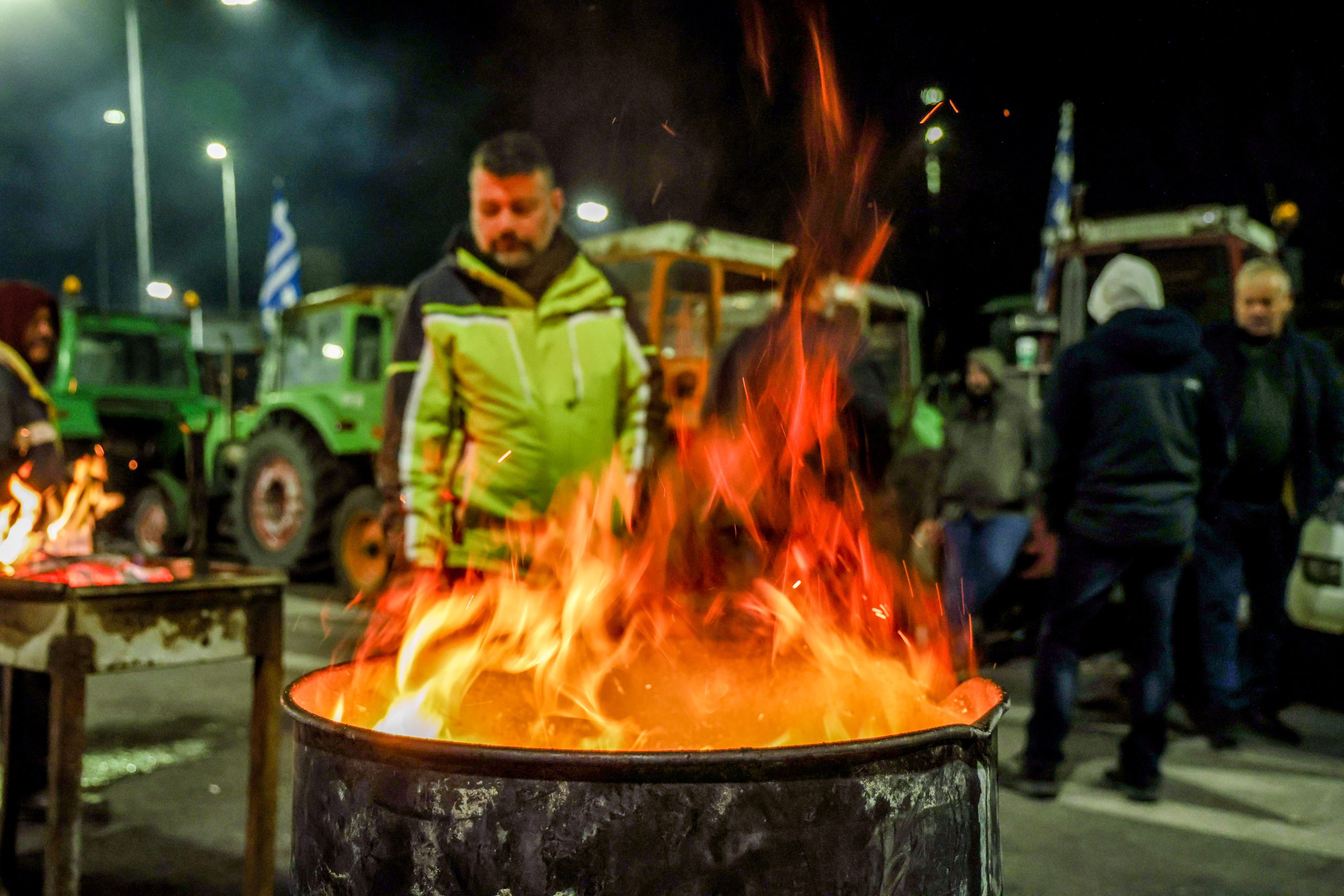 ΣΥΝΕΛΕΥΣΗ ΤΩΝ ΑΓΡΟΤΩΝ ΣΤΟ ΜΠΛΟΚΟ ΤΗΣ ΝΙΚΑΙΑΣ ΣΤΗ ΛΑΡΙΣΑ  (EUROKINISSI)