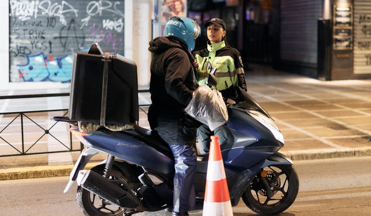 ΕΠΙΣΚΕΨΗ ΤΟΥ ΠΡΩΘΥΠΟΥΡΓΟΥ ΚΥΡΙΑΚΟΥ ΜΗΤΣΟΤΑΚΗ ΣΕ ΜΠΛΟΚΟ ΤΗΣ ΕΛΛΗΝΙΚΗΣ ΑΣΤΥΝΟΜΙΑΣ ΓΙΑ ΑΛΚΟΤΕΣΤ (ΔΗΜΗΤΡΗΣ ΠΑΠΑΜΗΤΣΟΣ/ΓΡΑΦΕΙΟ ΤΥΠΟΥ ΠΡΩΘΥΠΟΥΡΓΟΥ/EUROKINISSI)