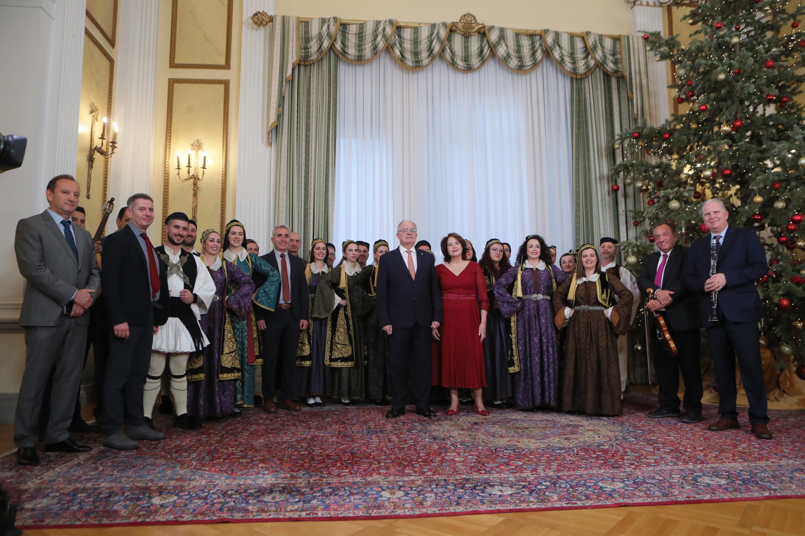 [383309]  ΚΑΛΑΝΤΑ ΤΩΝ ΧΡΙΣΤΟΥΓΕΝΝΩΝ ΣΤΟΝ ΠΡΟΕΔΡΟ ΤΗΣ ΔΗΜΟΚΡΑΤΙΑΣ ΚΩΝΣΤΑΝΤΙΝΟ ΤΑΣΟΥΛΑ (ΣΩΤΗΡΗΣ ΔΗΜΗΤΡΟΠΟΥΛΟΣ / EUROKINISSI)