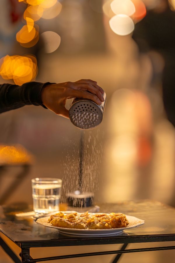 Στις «Φυλλοσοφίες» η Πρωτοχρονιά μυρίζει κανέλα, άχνη ζάχαρη και τραγανό φύλλο μπουγάτσας