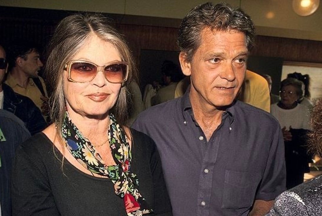 «Κανείς δεν είναι ασφαλής όταν με ερωτεύεται» – Οι τέσσερις γάμοι και οι διάσημοι έρωτες της Μπριζίτ Μπαρντό 28 stigmiotypo othonis 2025 12 28 15.40.24