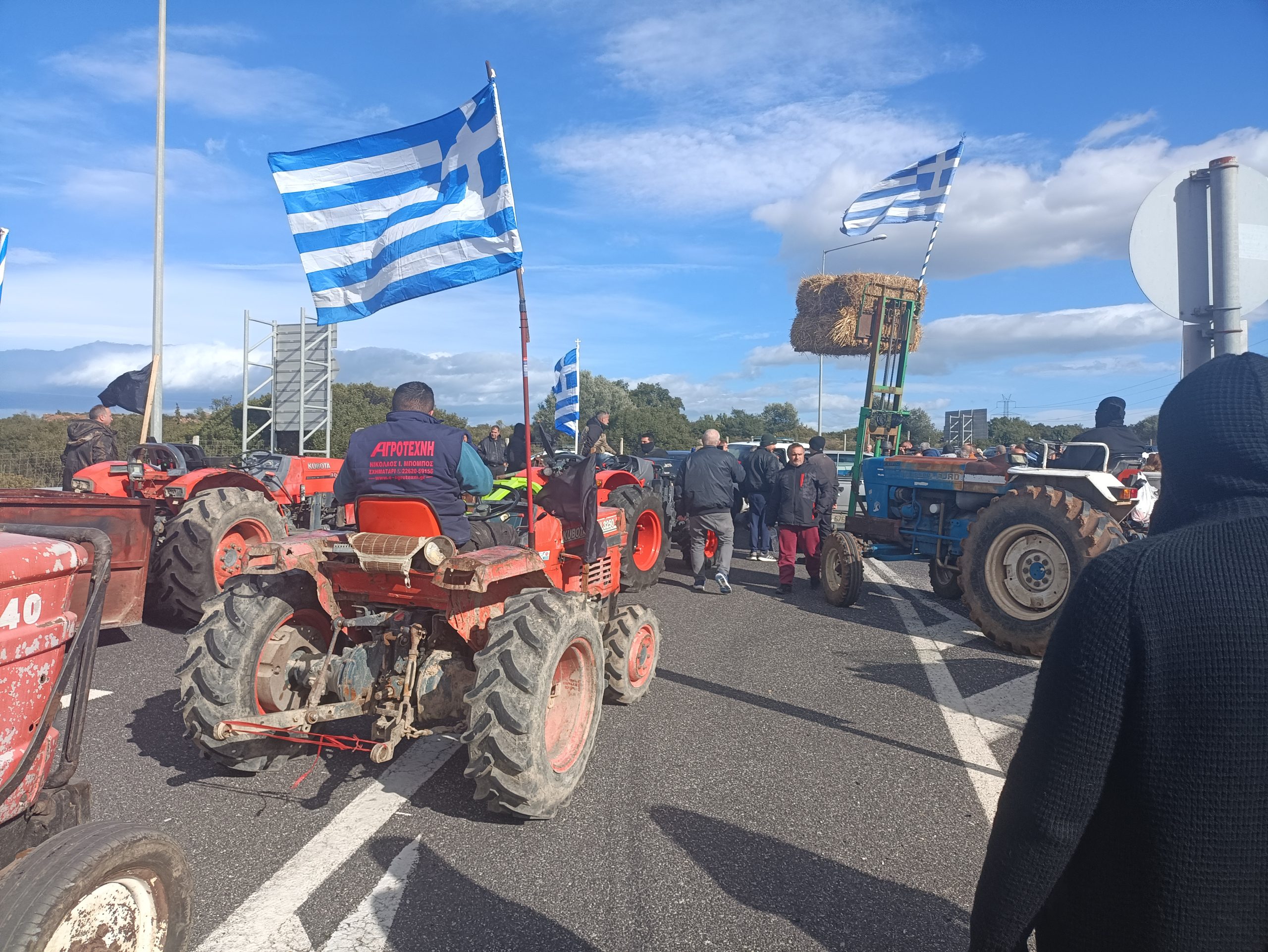 ÊÏÑÉÍÈÉÁ - ÁÃÑÏÔÅÓ ÌÅ ÔÁ ÔÑÁÊÔÅÑ ÅÊËÅÉÓÁÍ ÔÇÍ ÅÈÍÉÊÇ ÊÏÑÉÍÈÏÕ ÔÑÉÐÏËÅÙÓ