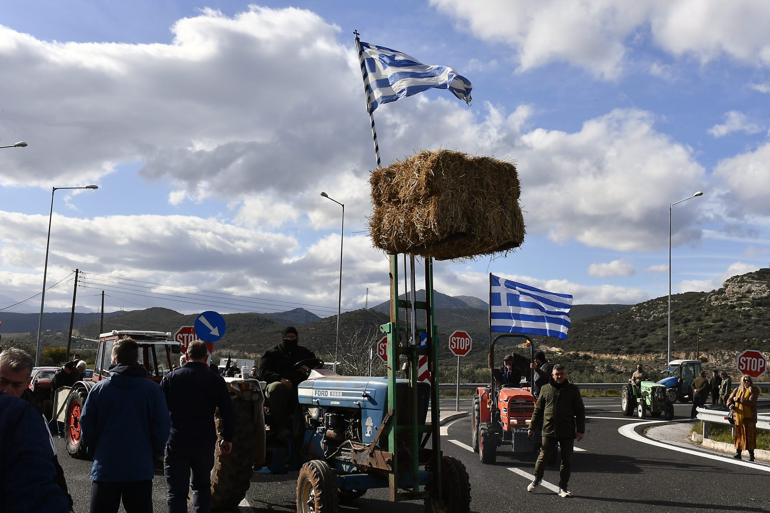 ÊÏÑÉÍÈÉÁ - ÁÃÑÏÔÅÓ ÌÅ ÔÁ ÔÑÁÊÔÅÑ ÅÊËÅÉÓÁÍ ÔÏÍ ÊÏÌÂÏ ÔÇÓ ÁÑ×ÁÉÁÓ ÍÅÌÅÁÓ