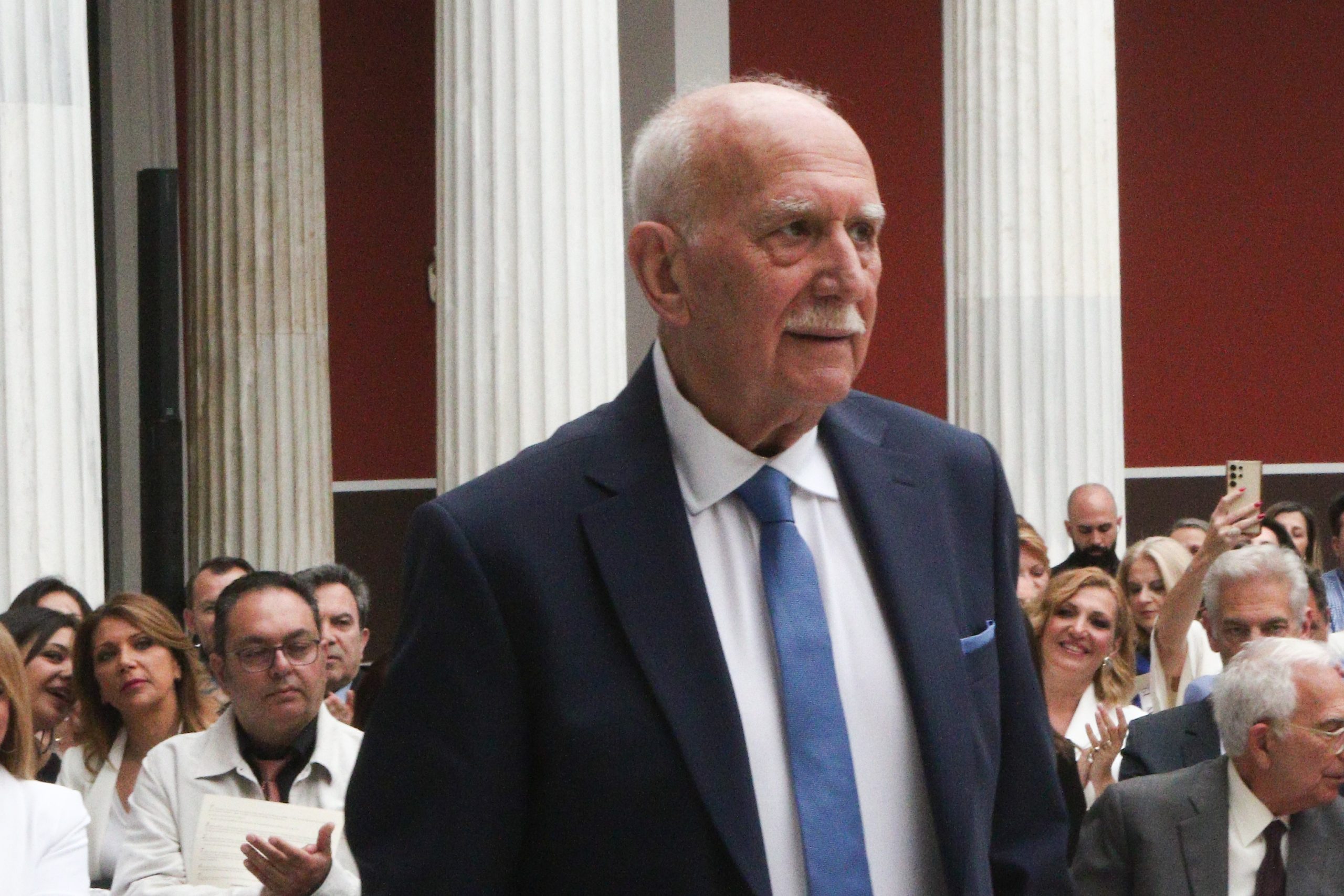 [378150] ΤΕΛΕΤΗ ΑΠΟΝΟΜΗΣ ΤΩΝ ΔΗΜΟΣΙΟΓΡΑΦΙΚΩΝ ΒΡΑΒΕΙΩΝ ΚΑΙ ΤΙΜΗΤΙΚΩΝ ΔΙΑΚΡΙΣΕΩΝ ΤΟΥ ΙΔΡΥΜΑΤΟΣ ΠΡΟΑΓΩΓΗΣ ΔΗΜΟΣΙΟΓΡΑΦΙΑΣ ΑΘ.Β. ΜΠΟΤΣΗ. (ΧΡΗΣΤΟΣ  ΜΠΟΝΗΣ/ EUROKINISSI)