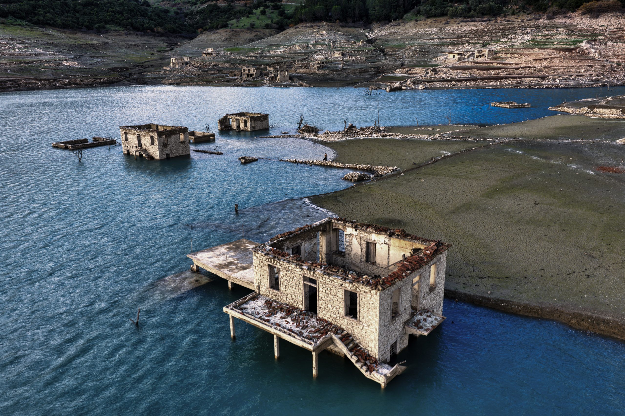 ΧΑΜΗΛΗ Η ΣΤΑΘΜΗ ΤΗΣ ΛΙΜΝΗΣ ΤΟΥ ΦΡΑΓΜΑΤΟΣ ΤΟΥ ΜΟΡΝΟΥ ΠΑΡΑ ΤΙΣ ΤΕΛΕΥΤΑΙΕΣ ΒΡΟΧΟΠΤΩΣΕΙΣ.ΦΩΤΟΓΡΑΦΙΑ ΑΝΤΩΝΗΣ ΝΙΚΟΛΟΠΟΥΛΟΣ/EUROKINISSI