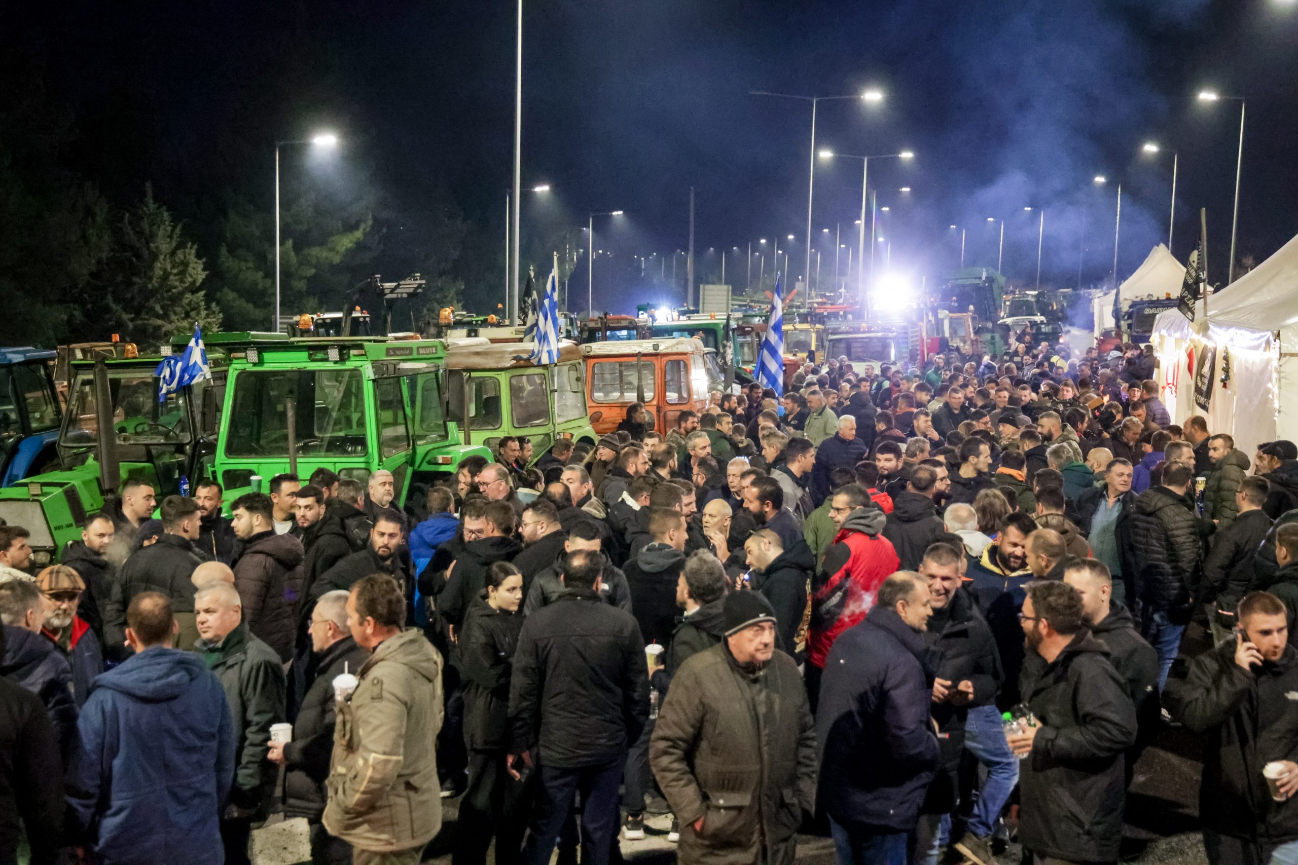 ΣΥΝΕΛEΥΣΗ ΤΩΝ ΑΓΡΟΤΩΝ ΣΤΟ ΜΠΛΟΚΟ ΤΗΣ ΝΙΚΑΙΑΣ ΣΤΗ ΛΑΡΙΣΑ (EUROKINISSI)