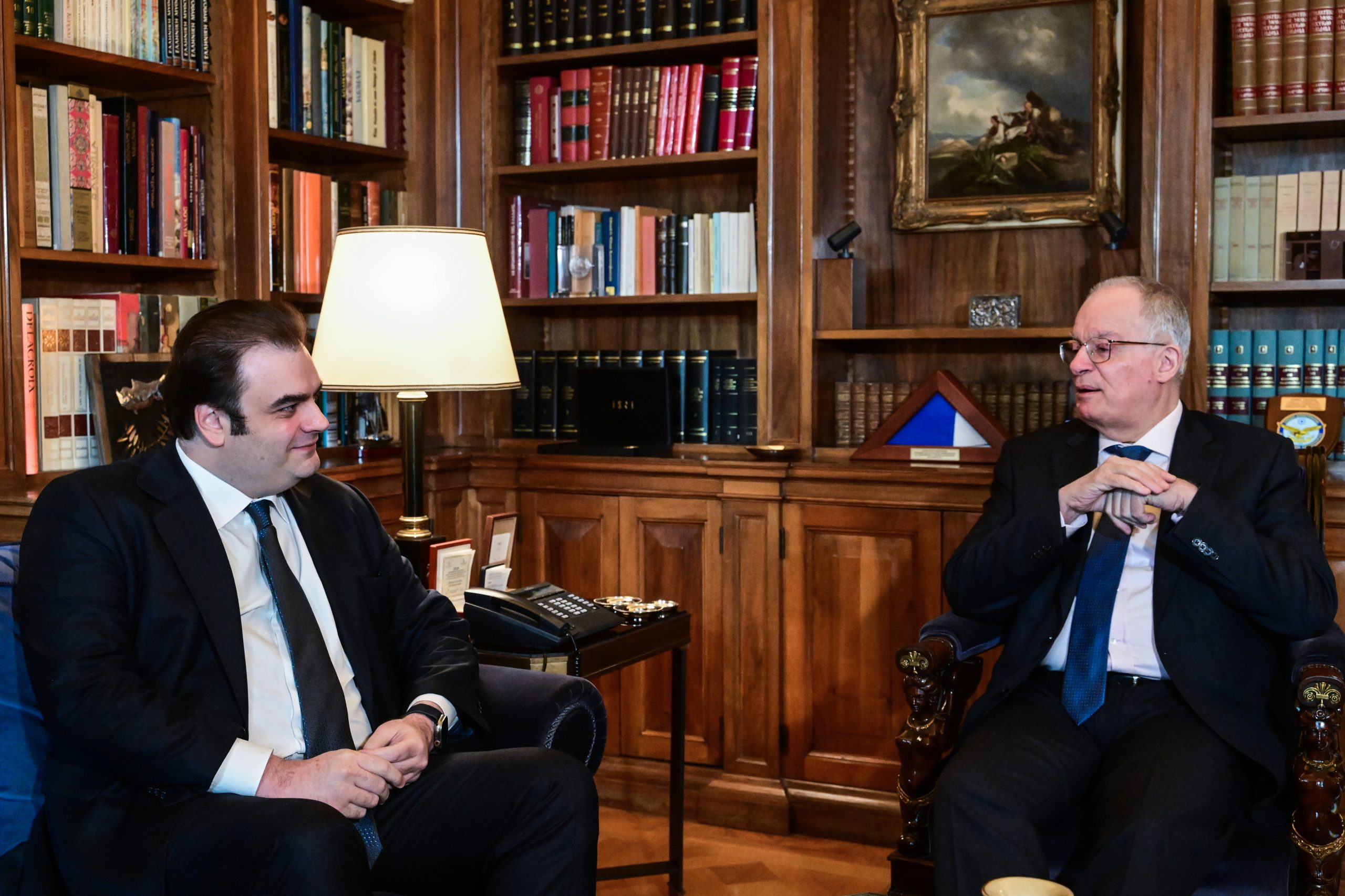 [383694] ΣΥΝΑΝΤΗΣΗ ΤΟΥ ΠτΔ ΚΩΣΤΑ ΤΑΣΟΥΛΑ ΜΕ ΤΟΝ ΥΠΟΥΡΓΟ ΟΙΚΟΝΟΜΙΚΩΝ ΚΑΙ ΠΡΟΕΔΡΟ ΤΟΥ EUROGROUP ΚΥΡΙΑΚΟ ΠΙΕΡΡΑΚΑΚΗ  (ΤΑΤΙΑΝΑ ΜΠΟΛΑΡΗ/EUROKINISSI)