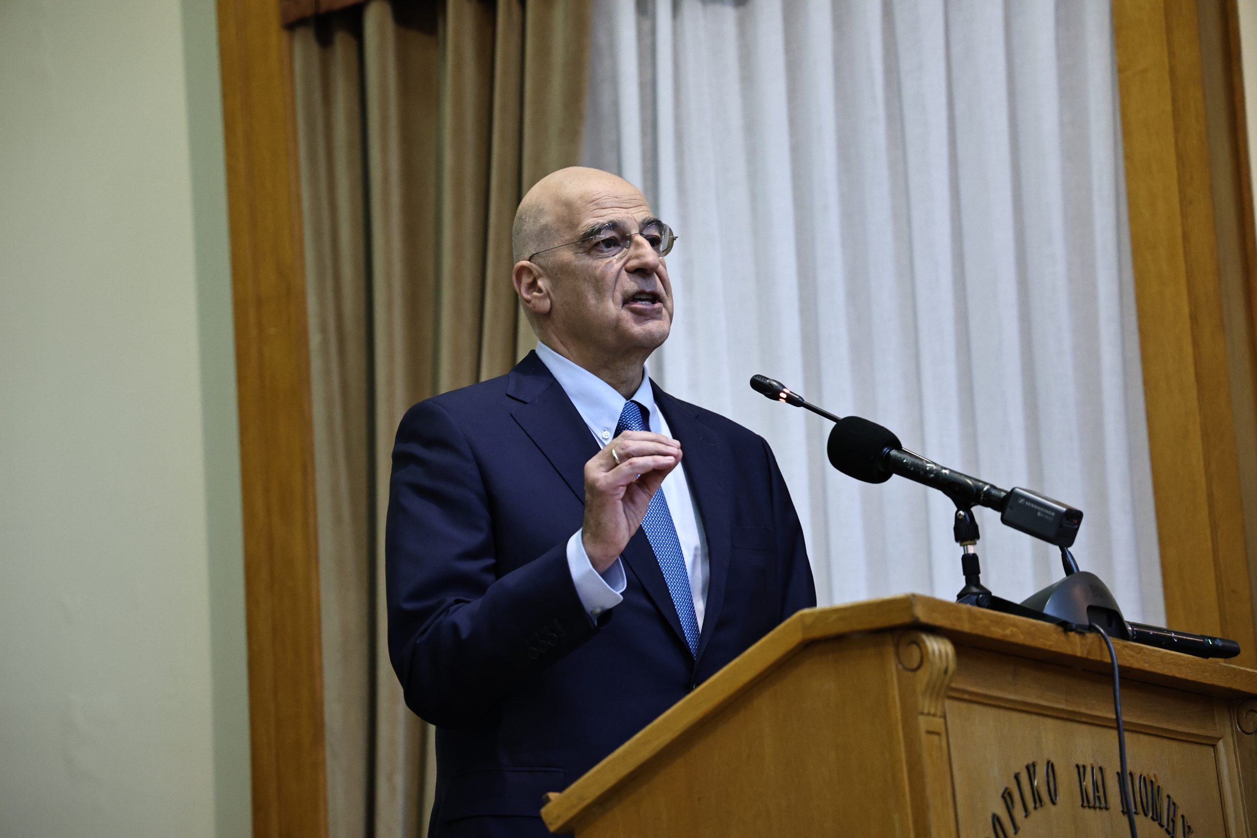 [383700] ΚΟΠΗ ΠΙΤΑΣ ΤΟΥ ΕΜΠΟΡΙΚΟΥ ΚΑΙ ΒΙΟΜΗΧΑΝΙΚΟΥ ΕΠΙΜΕΛΗΤΗΡΙΟΥ ΠΕΙΡΑΙΑ  (ΓΙΑΝΝΗΣ ΠΑΝΑΓΟΠΟΥΛΟΣ/EUROKINISSI)