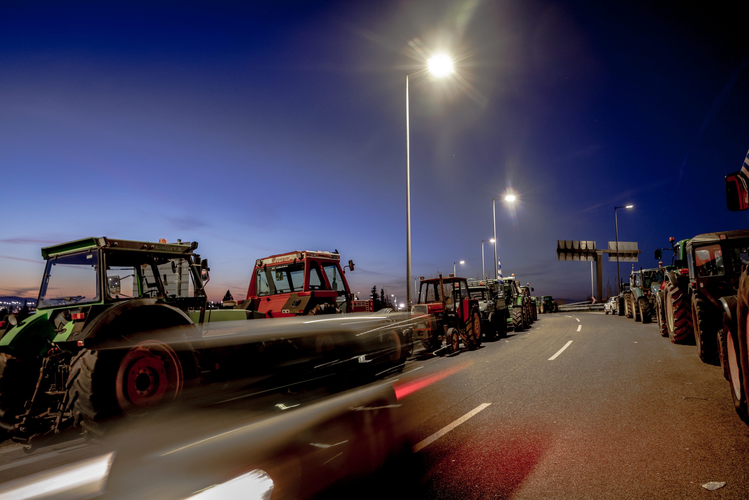 ΣΥΝΕΛΕΥΣΗ ΤΩΝ ΑΓΡΟΤΩΝ ΣΤΟ ΜΠΛΟΚΟ ΤΗΣ ΝΙΚΑΙΑΣ ΣΤΗ ΛΑΡΙΣΑ  (EUROKINISSI)