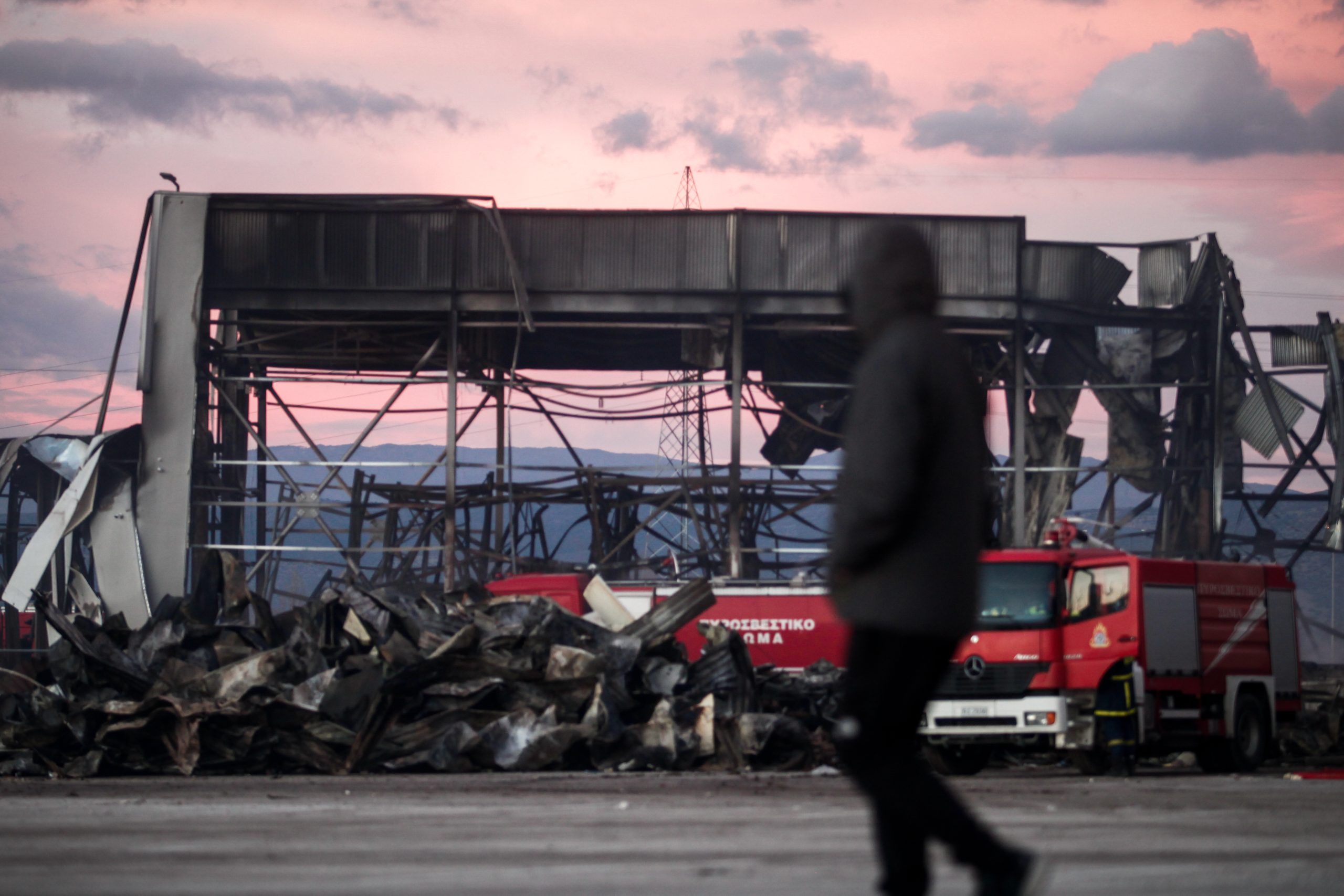 [384089] Η ΕΠΟΜΕΝΗ ΗΜΕΡΑ ΤΗΣ ΠΥΡΚΑΓΙΑΣ ΣΤΟ ΕΡΓΟΣΤΑΣΙΟ ΤΗΣ "ΒΙΟΛΑΝΤΑ" ΣΤΑ ΤΡΙΚΑΛΑ  (ΘΑΝΑΣΗΣ ΚΑΛΛΙΑΡΑΣ/EUROKINISSI)