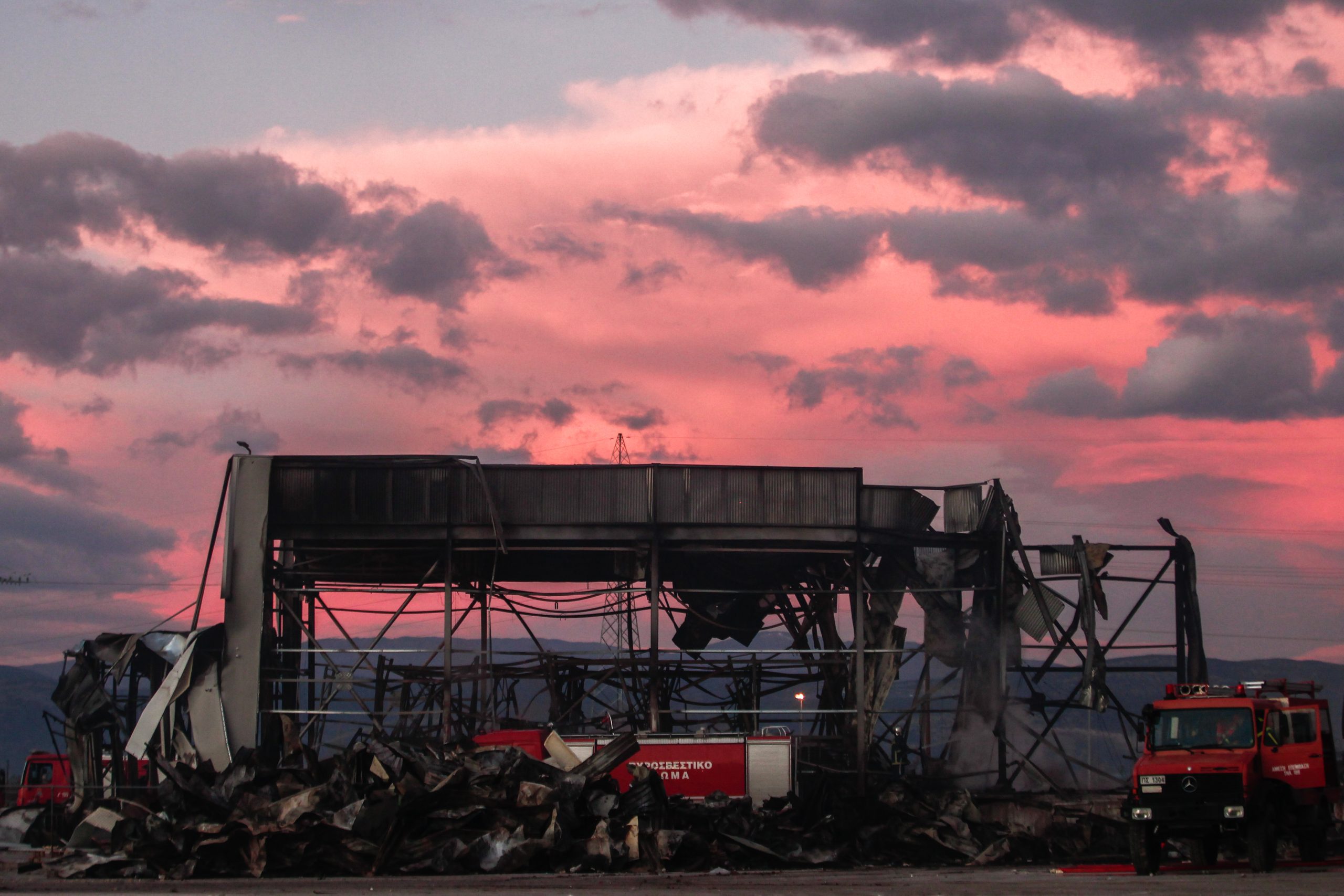 [384089] Η ΕΠΟΜΕΝΗ ΗΜΕΡΑ ΤΗΣ ΠΥΡΚΑΓΙΑΣ ΣΤΟ ΕΡΓΟΣΤΑΣΙΟ ΤΗΣ "ΒΙΟΛΑΝΤΑ" ΣΤΑ ΤΡΙΚΑΛΑ  (ΘΑΝΑΣΗΣ ΚΑΛΛΙΑΡΑΣ/EUROKINISSI)