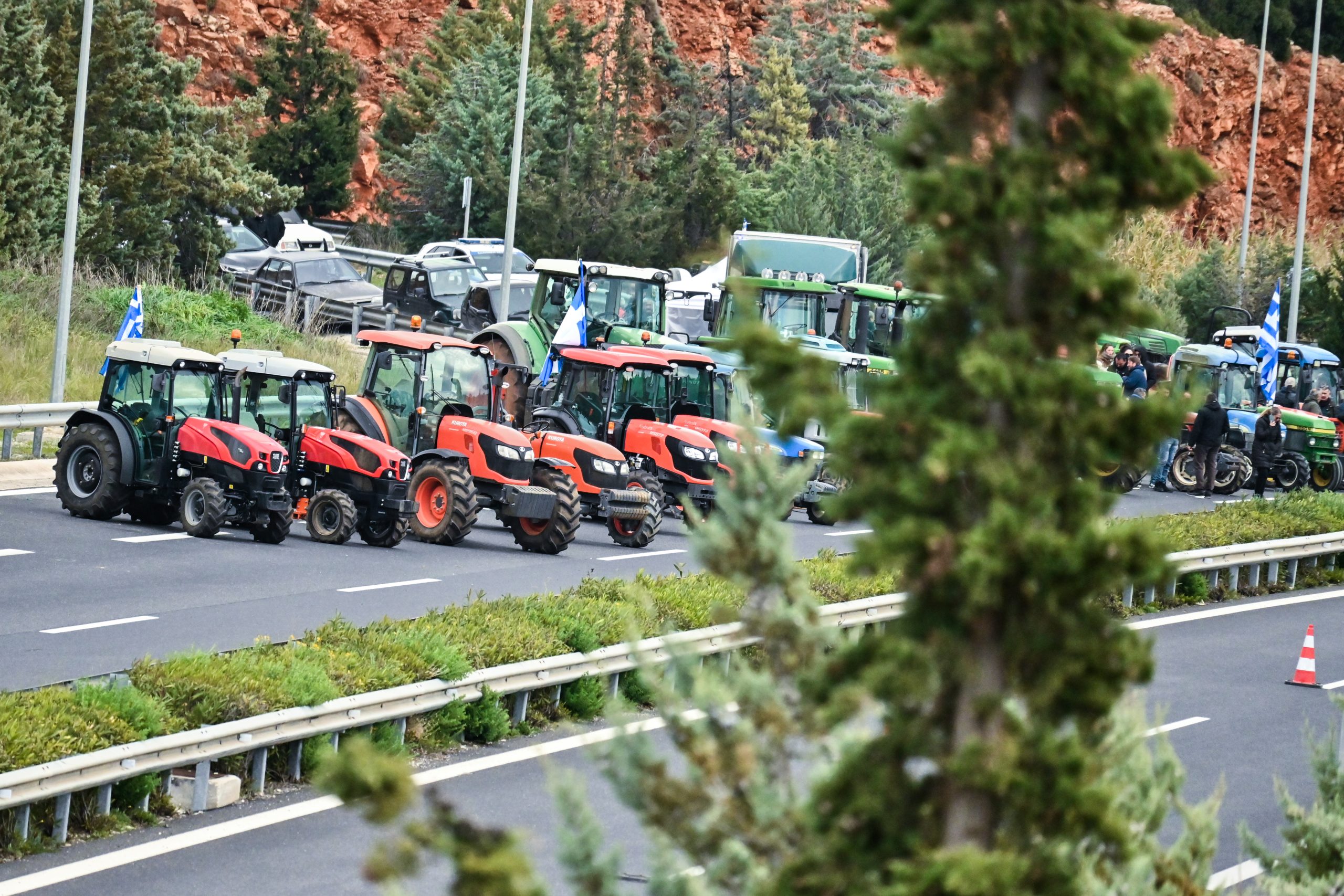 ΜΠΛΟΚΟ ΑΓΡΟΤΩΝ ΣΤΗΝ ΕΘΝΙΚΗ ΟΔΟ ΚΟΡΙΝΘΟΥ - ΤΡΙΠΟΛΗΣ ΣΤΟΝ ΚΟΜΒΟ ΤΗΣ ΑΡΧΑΙΑΣ ΝΕΜΕΑΣ (ΒΑΣΙΛΗΣ ΠΑΠΑΔΟΠΟΥΛΟΣ/EUROKINISSI)