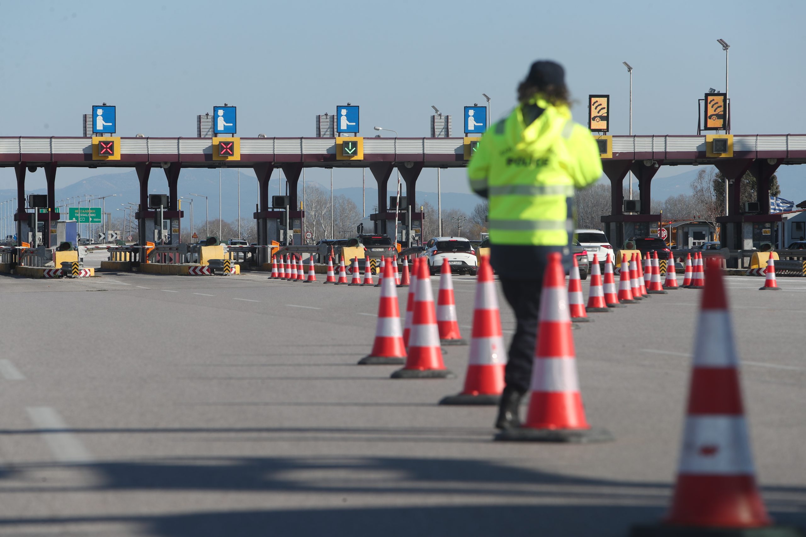 [383339] ΜΠΛΟΚΟ ΤΩΝ ΑΓΡΟΤΩΝ ΣΤΑ ΜΑΛΓΑΡΑ (ΒΑΣΙΛΗΣ ΒΕΡΒΕΡΙΔΗΣ / MOTION TEAM)