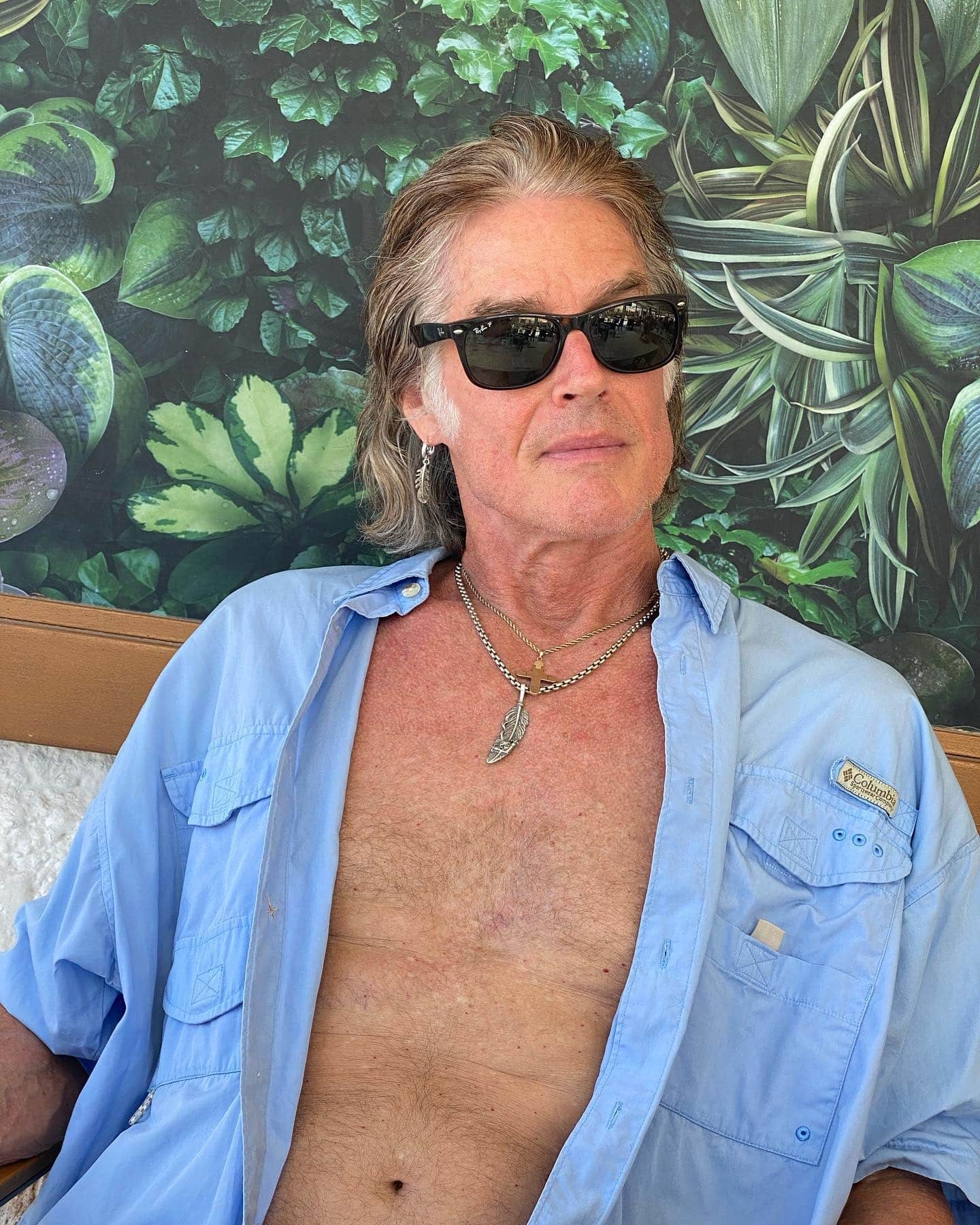 Δεν έχει κάνει ούτε 1 πλαστική, είναι το όνειρο κάθε γυναίκας: Με σκουλαρίκια και τέρμα γοητευτικός στα 72 ο Ριτζ του «Τόλμη & Γοητεία» 7 ritz forester