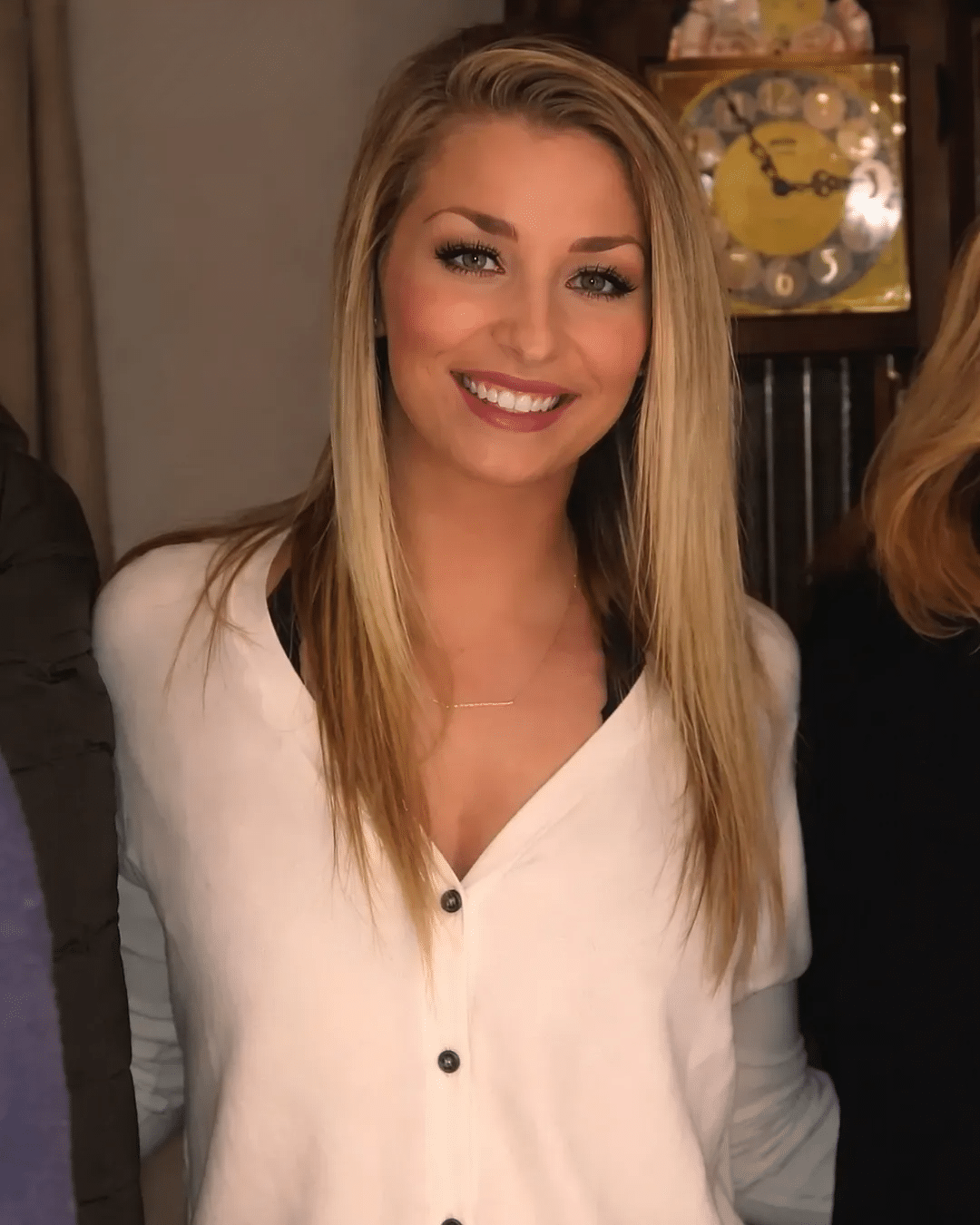 Σοκ με παντρεμένη καθηγήτρια αγγλικών - Έκανε σeξ με τον μαθητή της και έμεινε έγκυος 13 111