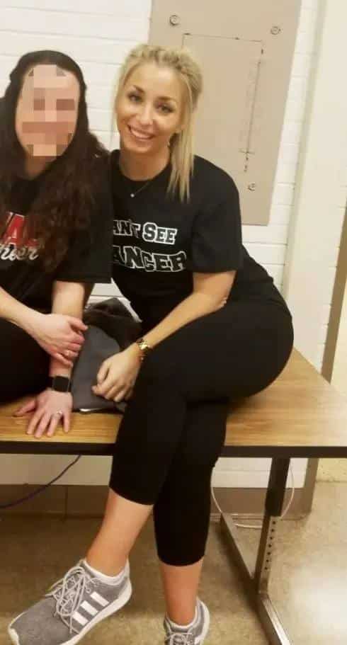 Σοκ με παντρεμένη καθηγήτρια αγγλικών - Έκανε σeξ με τον μαθητή της και έμεινε έγκυος 12 633369672 1445857190344445 6407684485648794179 n