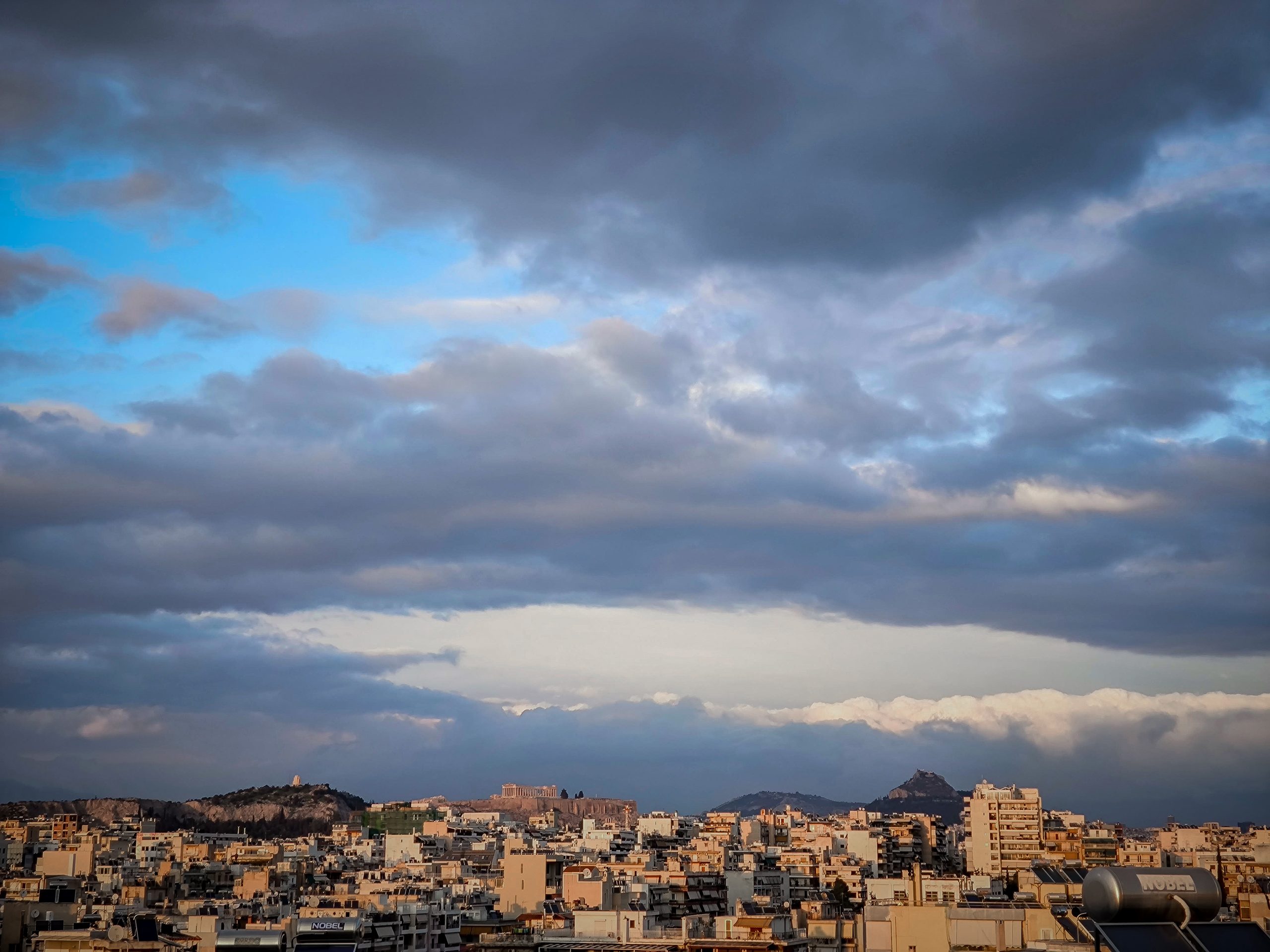 ΣΥΝΝΕΦΑ ΠΑΝΩ ΑΠΟ ΤΗΝ ΑΤΤΙΚΗ (ΓΙΩΡΓΟΣ ΚΟΝΤΑΡΙΝΗΣ /EUROKINISSI)