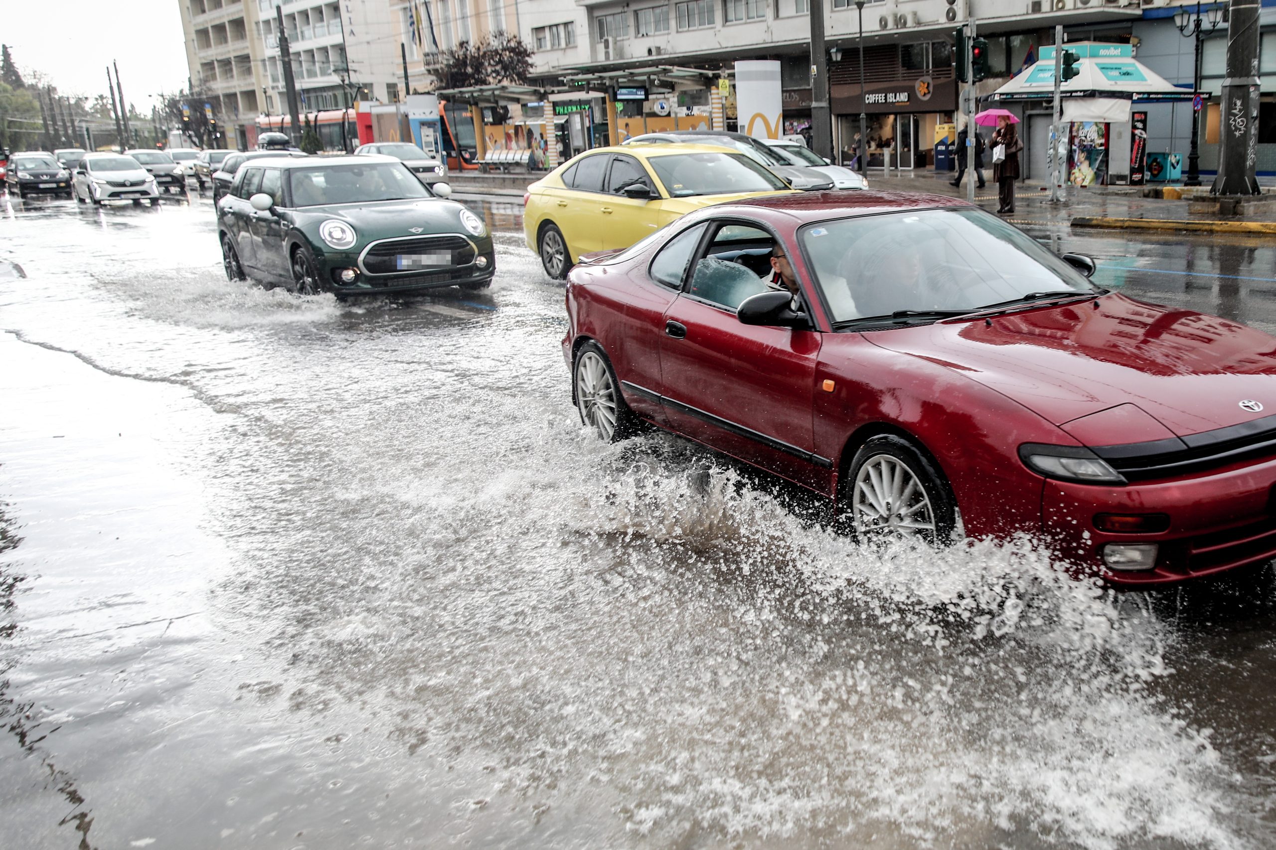 ΒΡΟΧΗ ΣΤΗΝ ΑΘΗΝΑ (ΓΙΑΝΝΗΣ ΠΑΝΑΓΟΠΟΥΛΟΣ / EUROKINISSI)