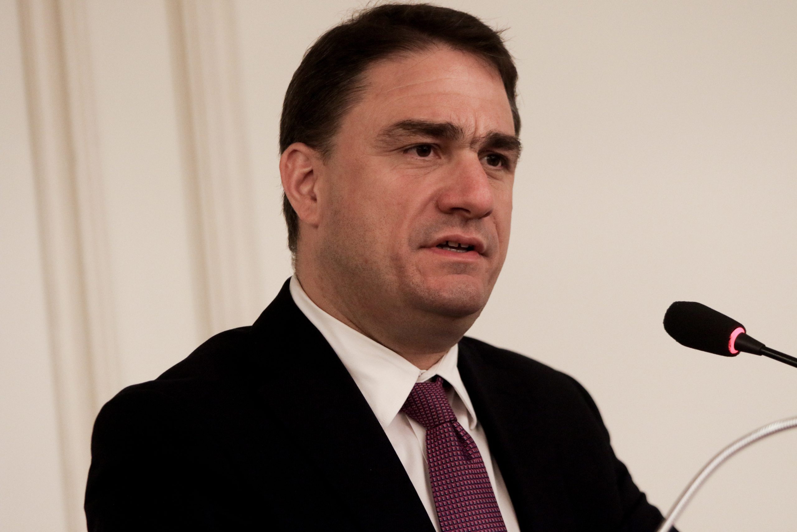 ΕΚΔΗΛΩΣΗ ΜΕ ΔΙΟΡΓΑΝΩΤΗ ΤΟΝ ΕΥΡΩΒΟΥΛΕΥΤΗ ΝΙΚΟ ΦΑΡΑΝΤΟΥΡΗ ΜΕ ΘΕΜΑ Ο ΡΟΛΟΣ ΤΩΝ FUNDS ΚΑΙ ΤΩΝ ΕΙΣΠΡΑΚΤΙΚΩΝ ΣΤΟ ΣΤΕΓΑΣΤΙΚΟ ΠΡΟΒΛΗΜΑ (ΧΡΗΣΤΟΣ ΜΠΟΝΗΣ//EUROKINISSI