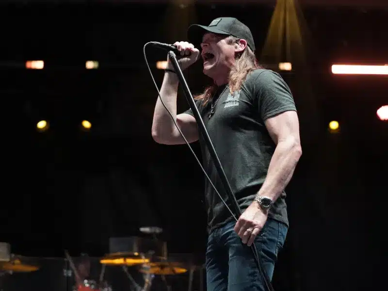 Πέθανε ο τραγουδιστής Μπραντ Άρνολντ σε ηλικία 47 χρονών 8 ap 3 doors down.jpg