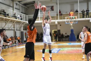 Αίολος Αγυιάς: Τι είπε ο Βασίλης Σκέντζος για τη νίκη-θρίλερ με Ολυμπιάδα