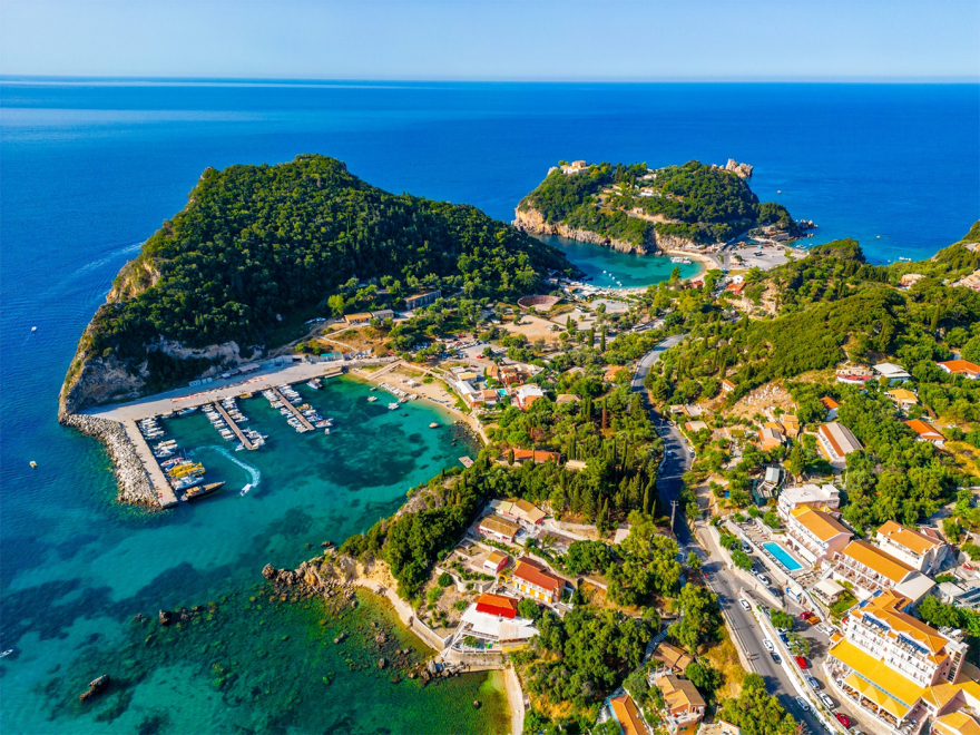 Ελληνική η 2η καλύτερη παραλία στον κόσμο για το 2026 σύμφωνα με το TripAdvisor, συνολικά 4 ακτές της χώρας στην 20άδα: Δείτε όλη τη λίστα