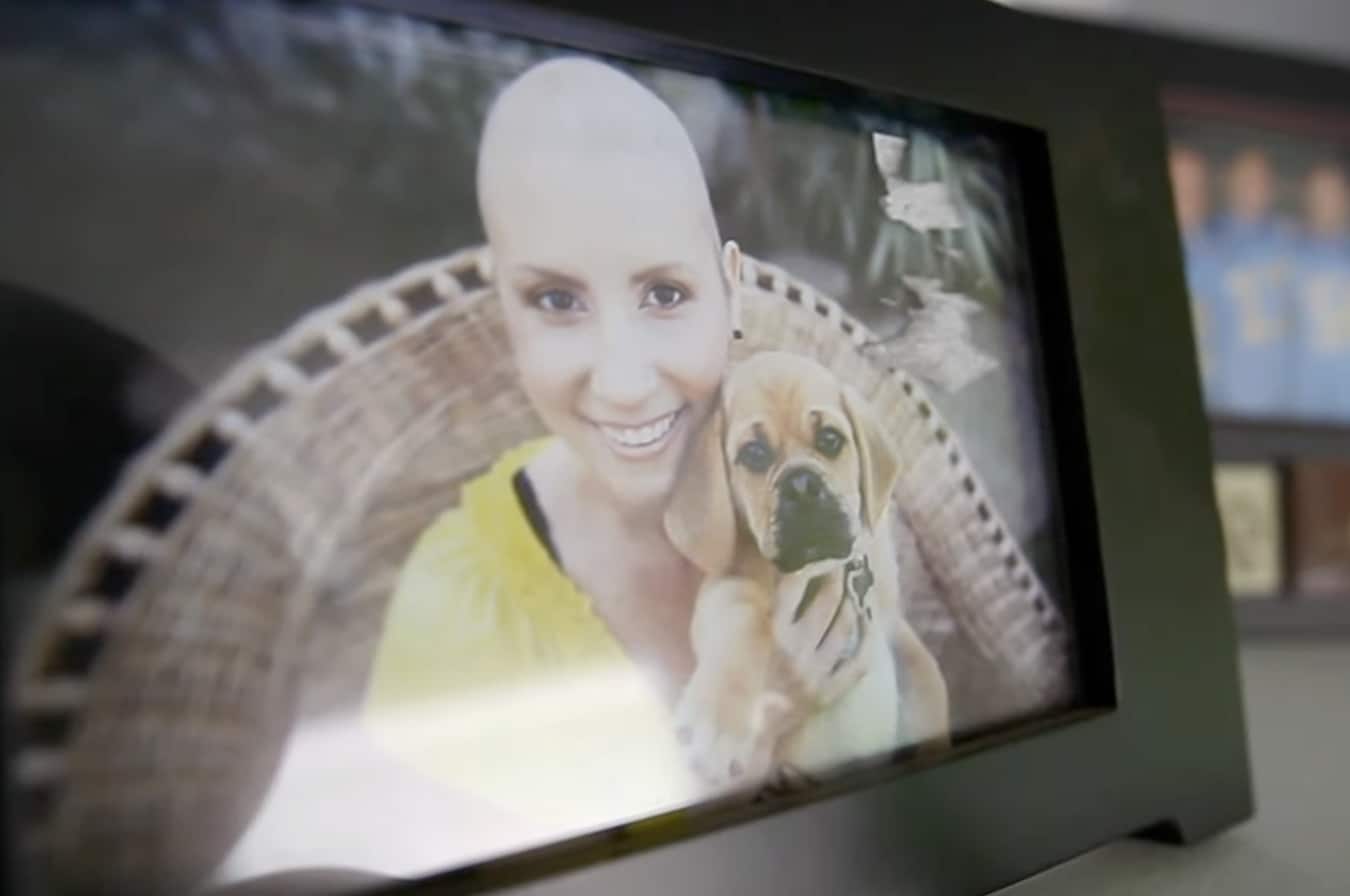 Η νύφη της φωτογραφίας πέθανε από καρκίνο – 2 χρόνια μετά ξαναβλέπουν την εικόνα και παθαίνουν σοκ 8 stigmiotypo othonis 2025 10 30 23.34.15