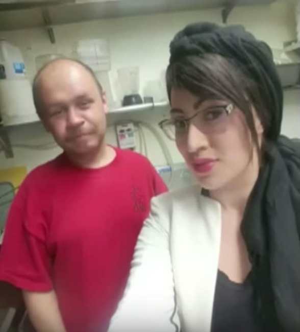 Ιδιοκτήτρια καφέ δίνει σε έναν άστεγο εργασία, μόλις ήρθε η ώρα να τον πληρώσει έκανε κάτι που κανείς δεν περίμενε 10 1 57