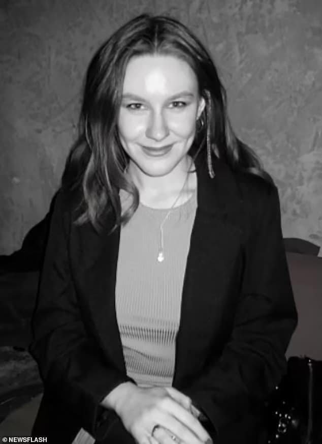 Περπατούσε στον δρόμο, σκόνταψε και πέθανε: Θρήνος για 24χρονη – Το σοκαpιστικό βίντεο με τη στιγμή που πέφτει νεκpή 17 90376561 13915833 image a 5 1727885189861