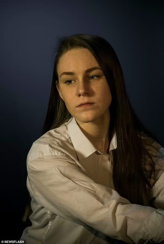 Περπατούσε στον δρόμο, σκόνταψε και πέθανε: Θρήνος για 24χρονη – Το σοκαpιστικό βίντεο με τη στιγμή που πέφτει νεκpή 18 90378769 13915833 image a 1 1727887636116