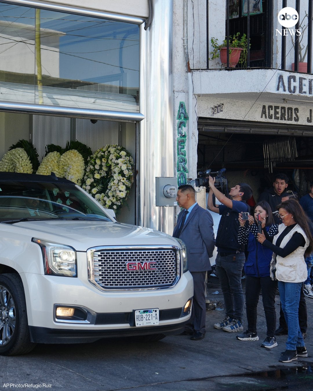 Σε χρυσό φέρετρο θάφτηκε ο διαβόητος Μεξικανός βαρόνος ναρκωτικών, El Mencho 12