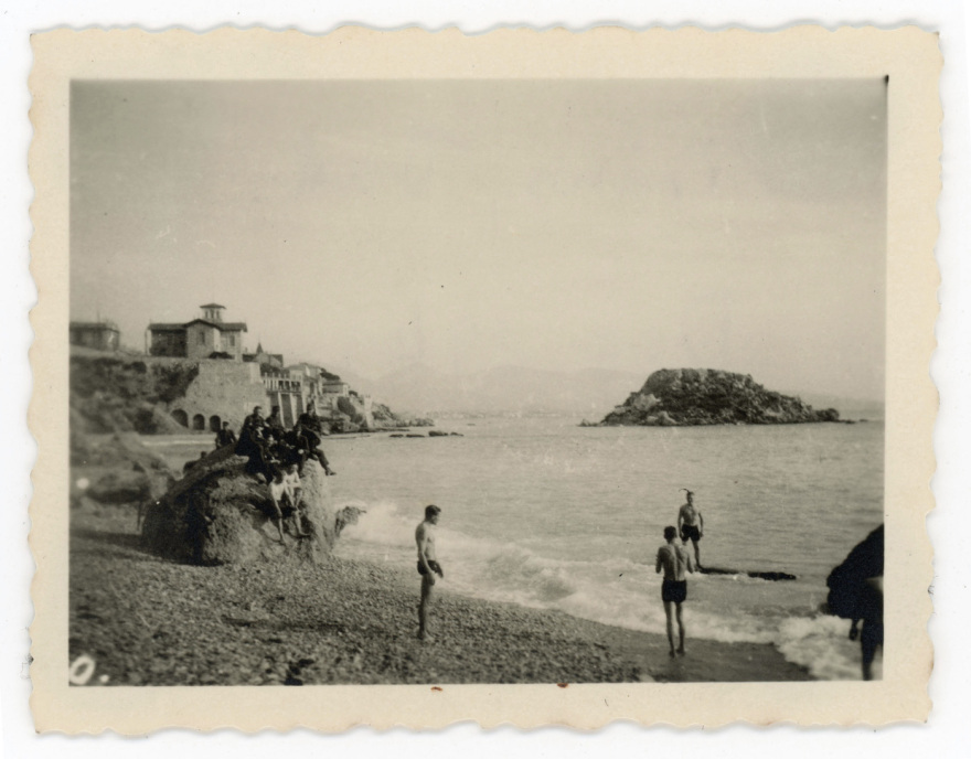 Κοιτώντας τον θάνατο στα μάτια: Η συγκλονιστική φωτογραφία από την εκτέλεση των 200 στην Καισαριανή