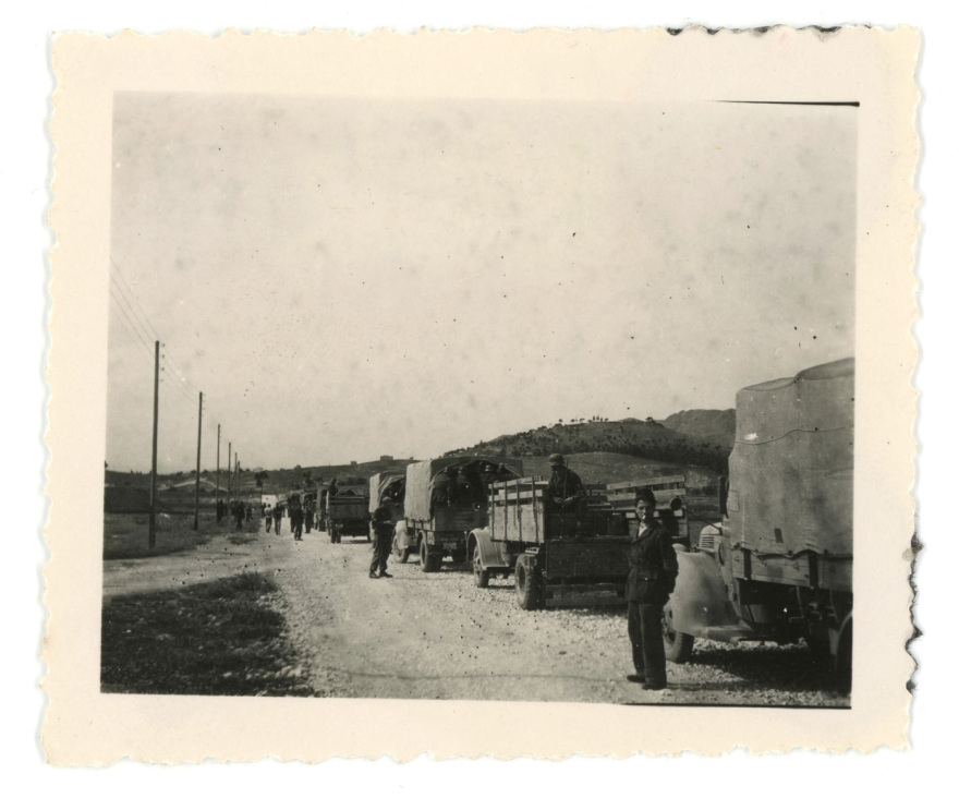 Κοιτώντας τον θάνατο στα μάτια: Η συγκλονιστική φωτογραφία από την εκτέλεση των 200 στην Καισαριανή