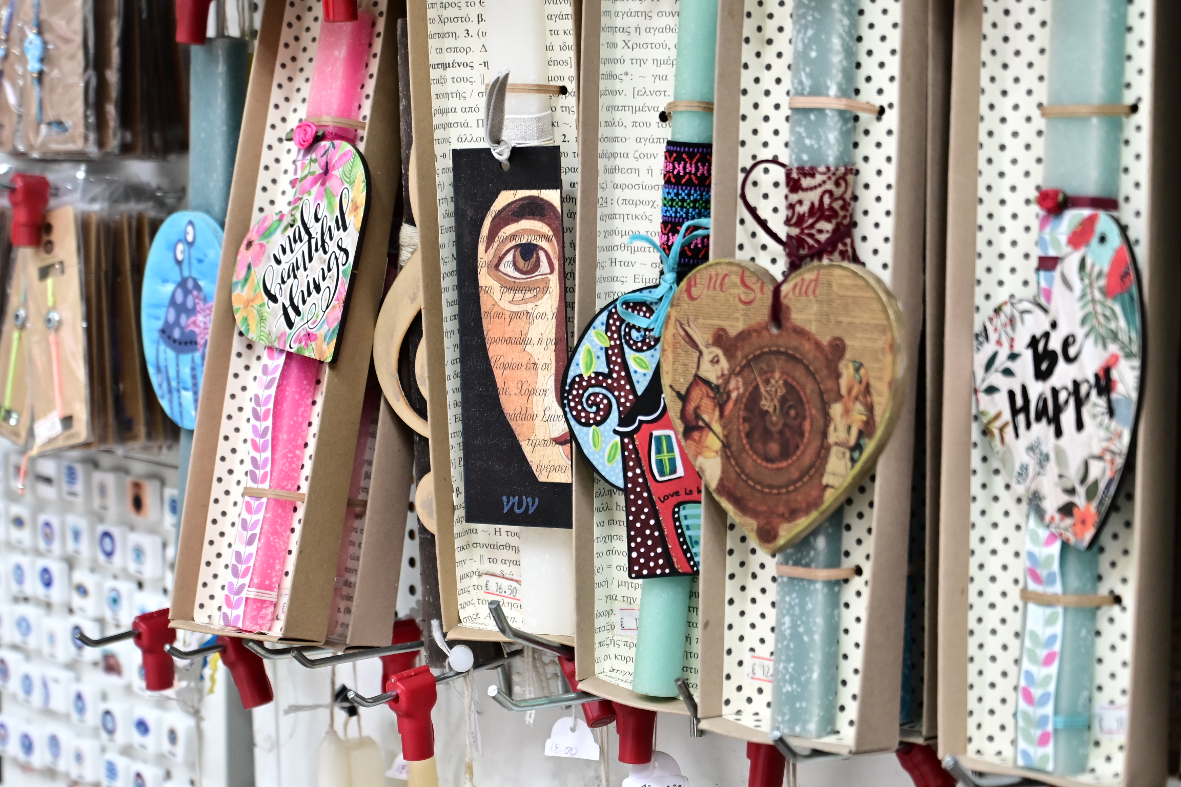 [377266] ΠΑΣΧΑΛΙΝΕΣ ΛΑΜΠΑΔΕΣ ΚΑΙ ΤΣΟΥΡΕΚΙΑ  (ΚΩΣΤΑΣ ΤΖΟΥΜΑΣ/EUROKINISSI)