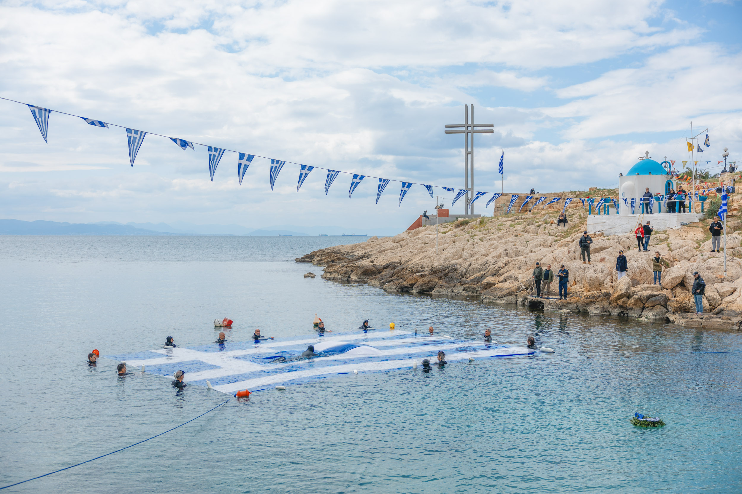 Η Γαλανόλευκη στη θάλασσα του Πειραιά για την Εθνική Επέτειο της 25ης Μαρτίου 1821