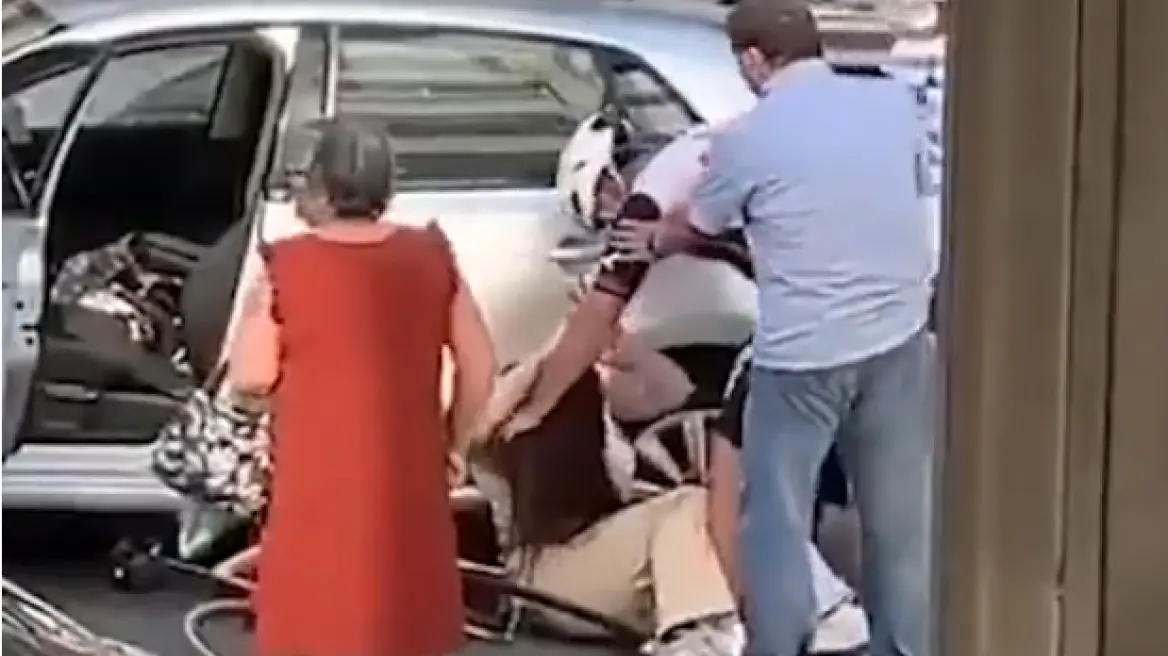 Ποδηλάτης στην Πορτογαλία άρπαξε από τον λαιμό και γρονθοκόπησε γυναίκα οδηγό στη μέση του δρόμου 5 podilatis