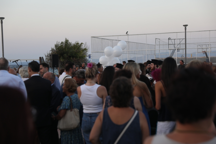 Συγκινητικές στιγμές στο Μάτι: Ακολούθησαν το «δρόμο της φωτιάς» στις εκδηλώσεις μνήμης για τα 8 χρόνια από την τραγωδία, δείτε βίντεο και φωτογραφίες