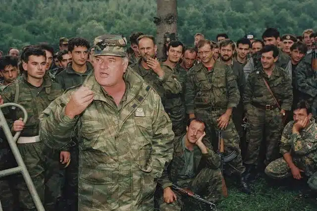 Πέθανε στη φυλακή ο «χασάπης της Σρεμπρένιτσα» και πρώην ηγέτης των Σέρβων της Βοσνίας Ράτκο Μλάντιτς 8 mlantid 640x426 1