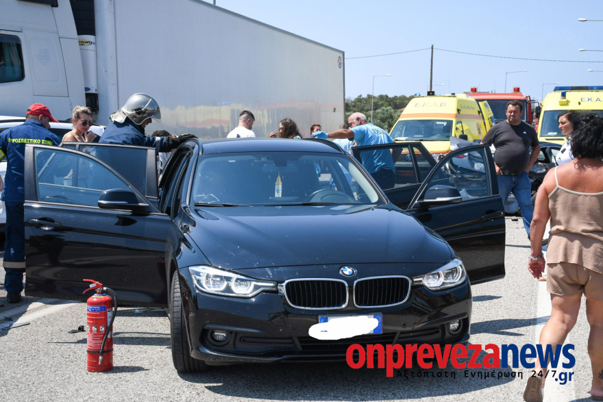 Σοβαρό τροχαίο στην Πρέβεζα: Φορτηγό συγκρούστηκε με τρία ΙΧ - Οκτώ τραυματίες, μεταξύ των οποίων και παιδιά