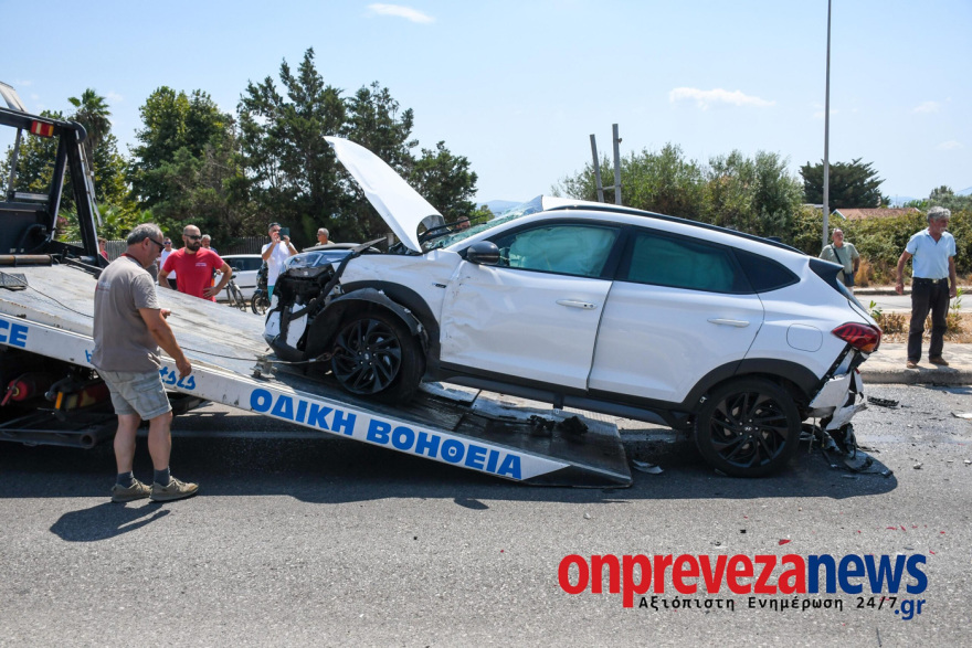 Σοβαρό τροχαίο στην Πρέβεζα: Φορτηγό συγκρούστηκε με τρία ΙΧ - Οκτώ τραυματίες, μεταξύ των οποίων και παιδιά