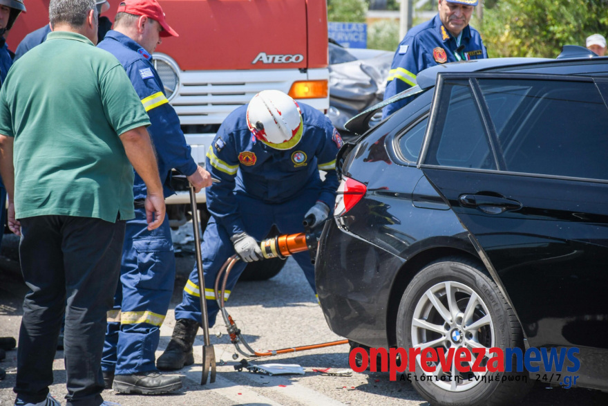 Σοβαρό τροχαίο στην Πρέβεζα: Φορτηγό συγκρούστηκε με τρία ΙΧ - Οκτώ τραυματίες, μεταξύ των οποίων και παιδιά