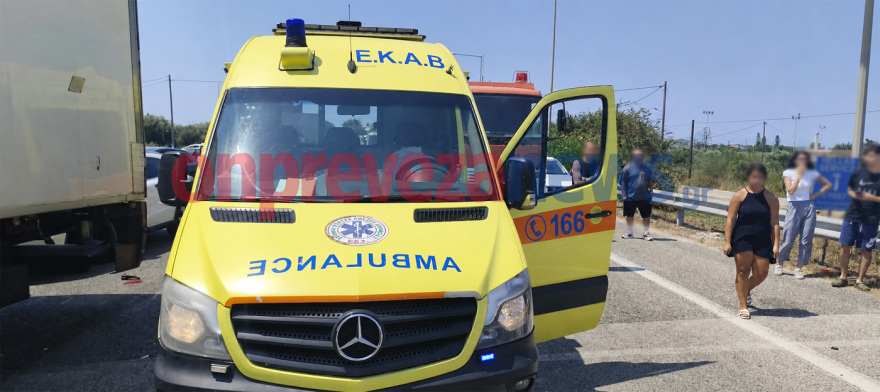 Σοβαρό τροχαίο στην Πρέβεζα: Φορτηγό συγκρούστηκε με τρία ΙΧ - Οκτώ τραυματίες, μεταξύ των οποίων και παιδιά