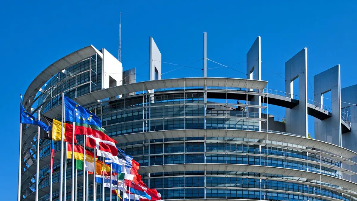 Η Κομισιόν κινεί διαδικασίες επί παραβάσει κατά (και) της Ελλάδας για ξέπλυμα χρήματος, αγορά ηλεκτρικής ενέργειας και εμπορία ανθρώπων 7 istock 1256638758 1 1200x675 1