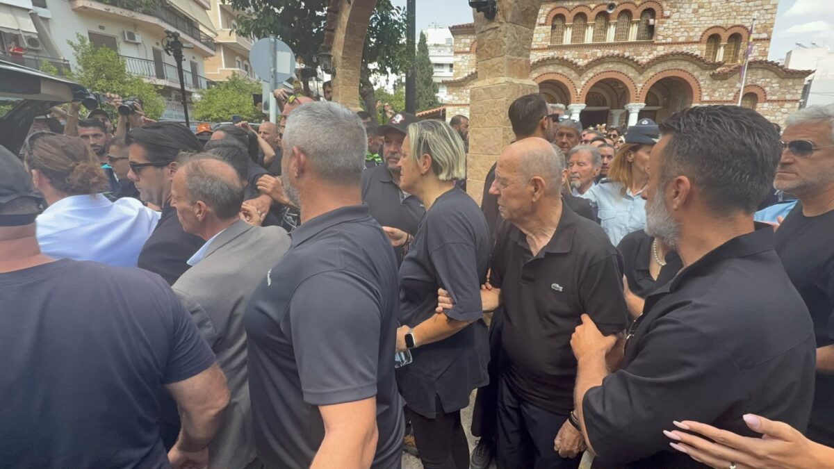 Η αδερφή και ο πατέρας του Γιώργου Μαζωνάκη