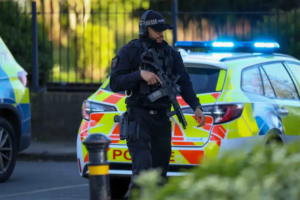 block flats blackley taped off 1074789300