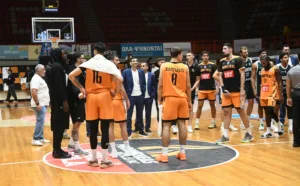 Ο Προμηθέας γκέλα στην έδρα του από την Τρίερ- Φωτογραφίες